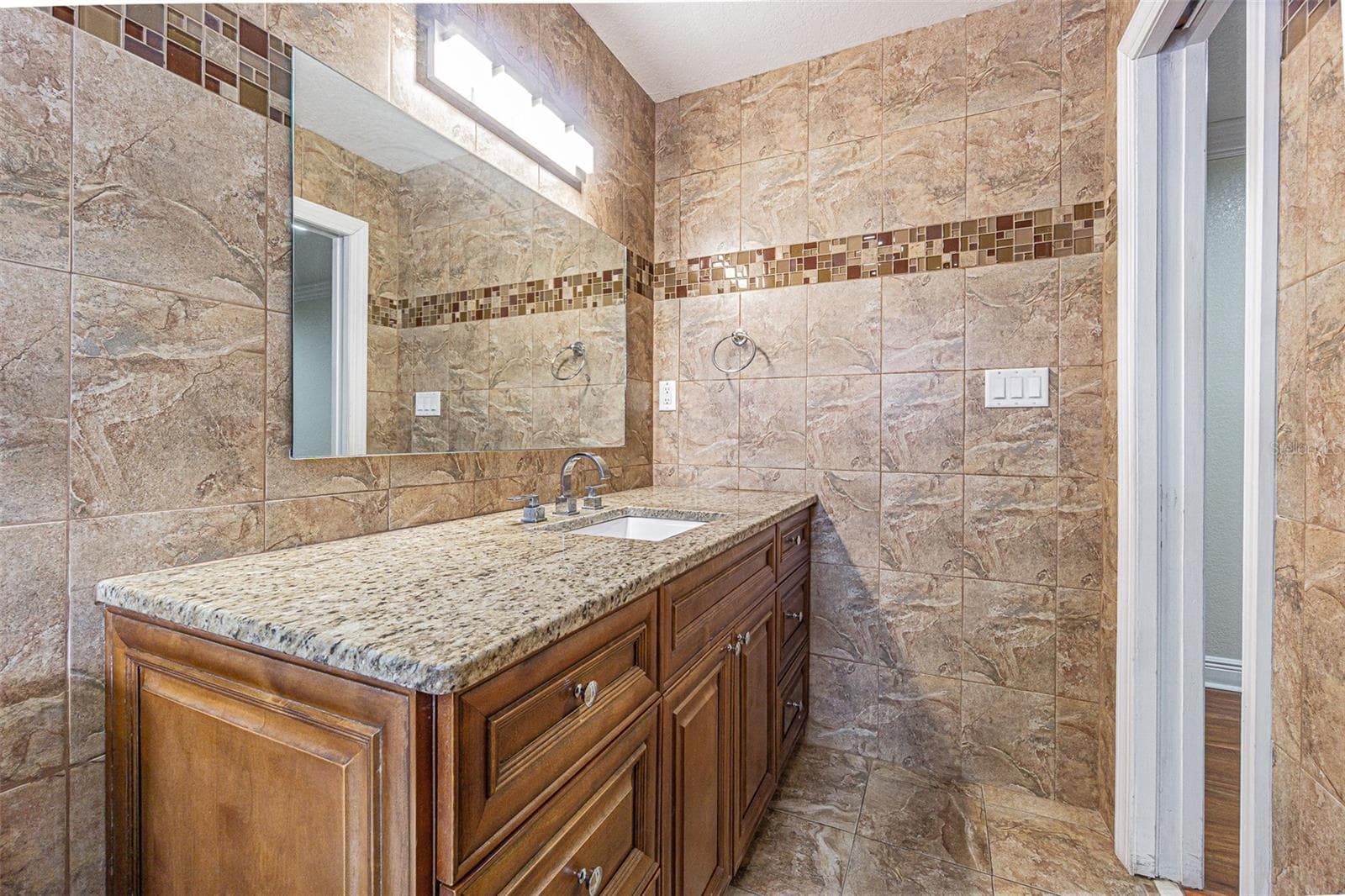 Single Family Residence at 3112 W HENRY AVE, TAMPA, photo 23 of 31