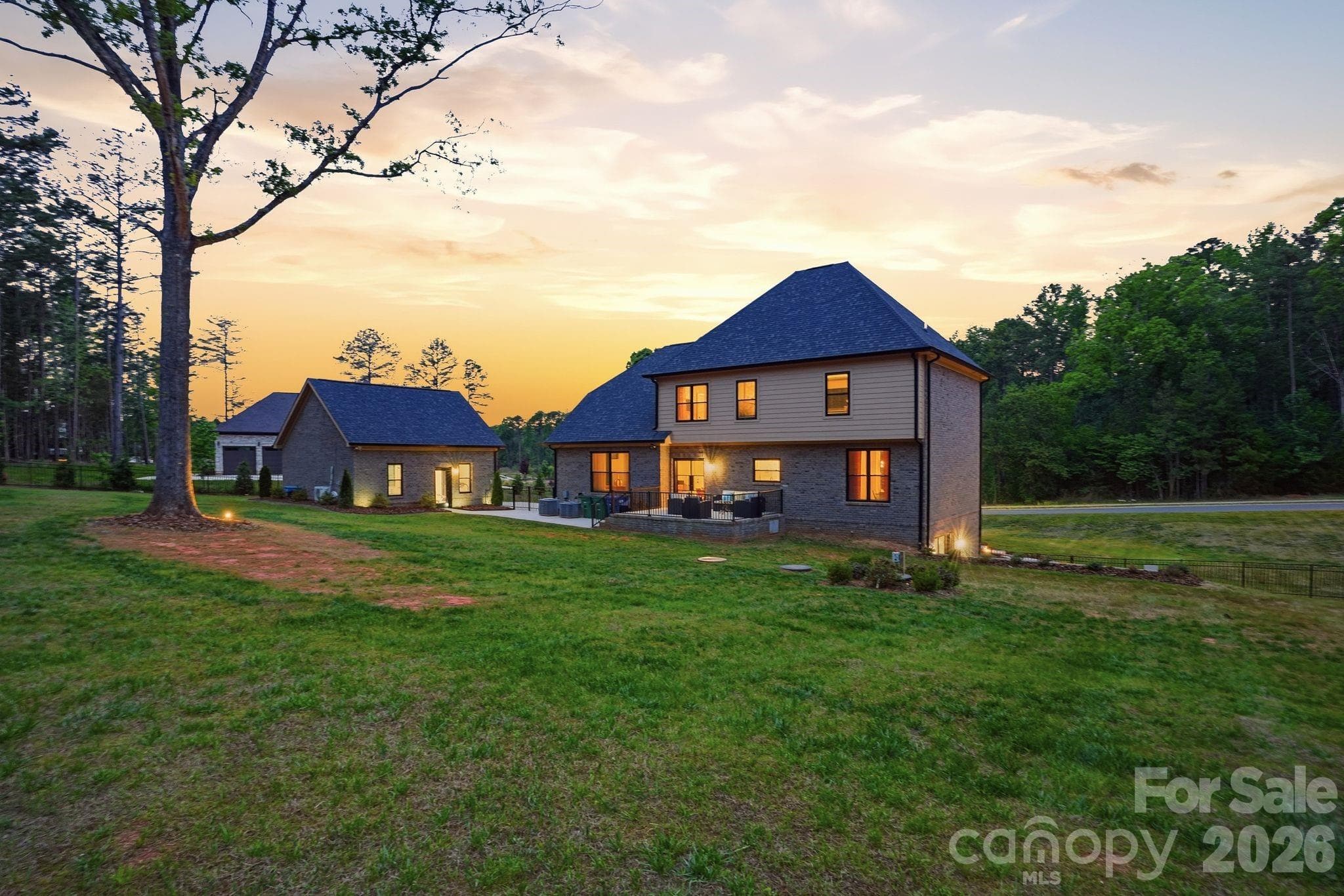 Single Family Residence at 8508 Max Meadows Drive, Charlotte, photo 6 of 48