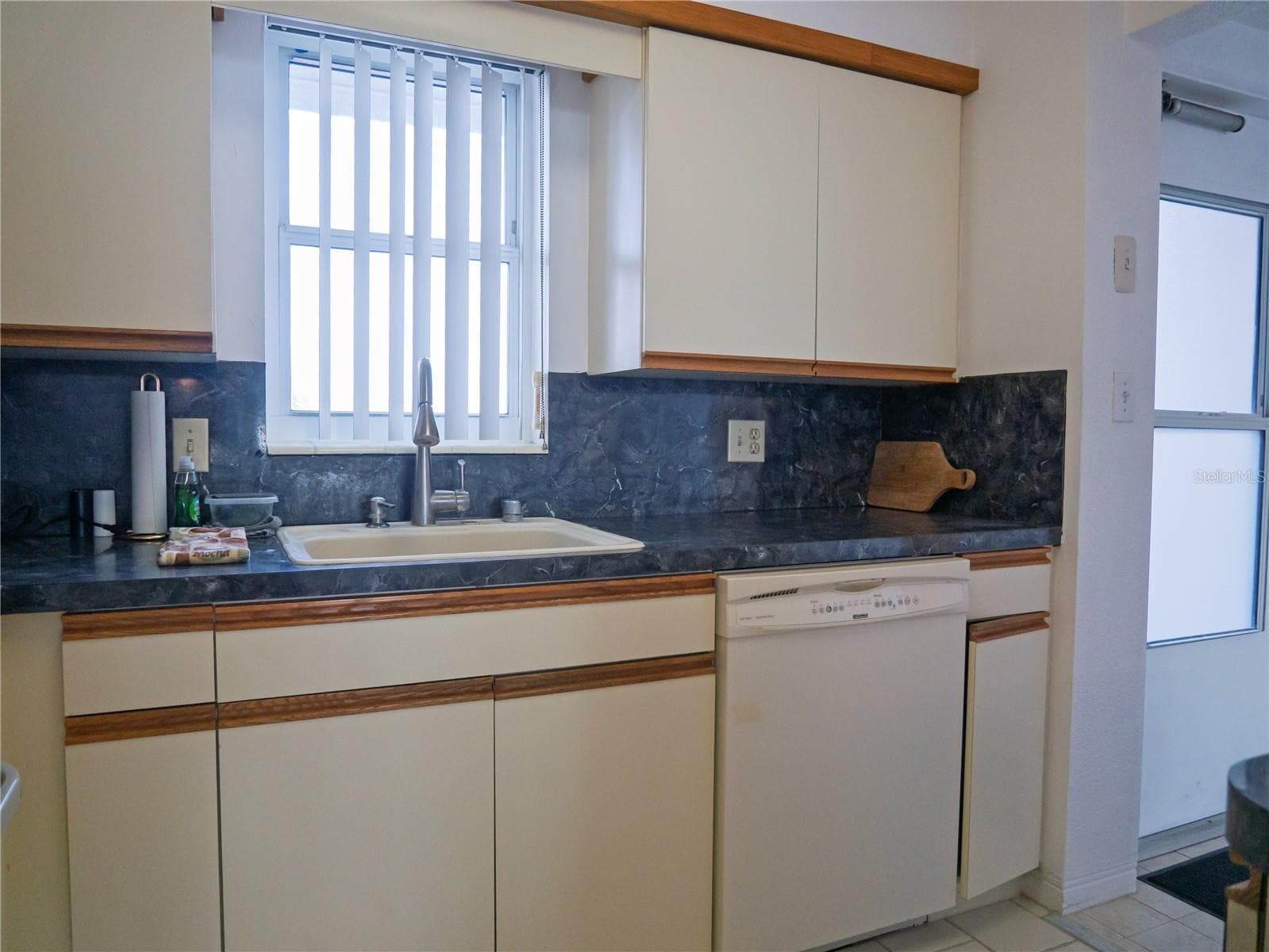 Kitchen - 7000 BEACH PLZ #202, ST PETE BEACH