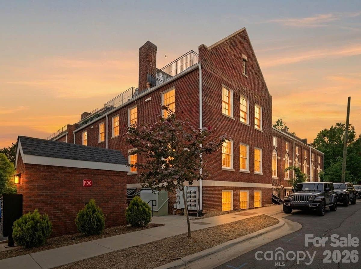 Condominium at Charlotte, photo 8 of 48