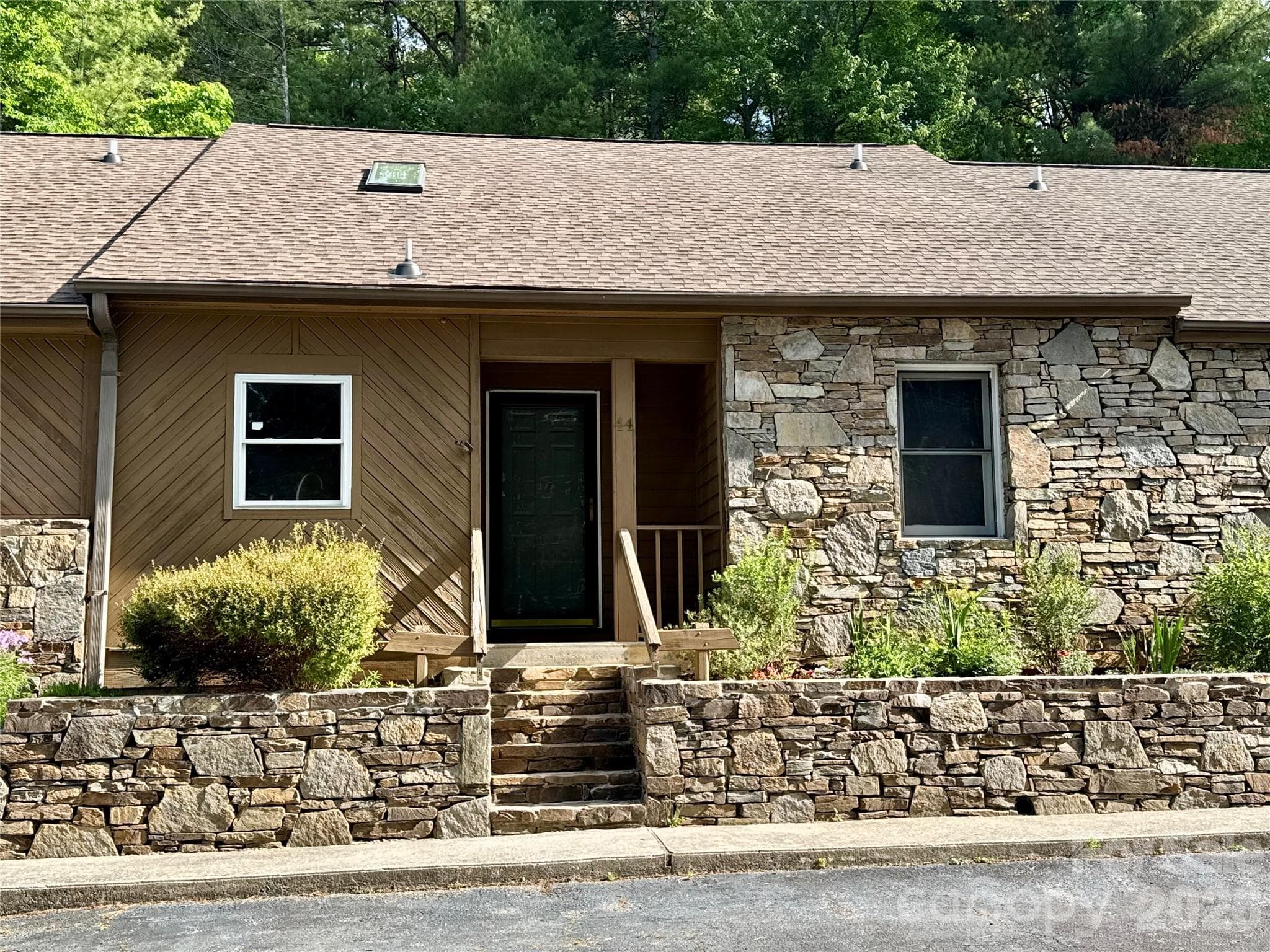 Condominium at 44 Sagebrush Circle, Etowah, photo 2 of 30