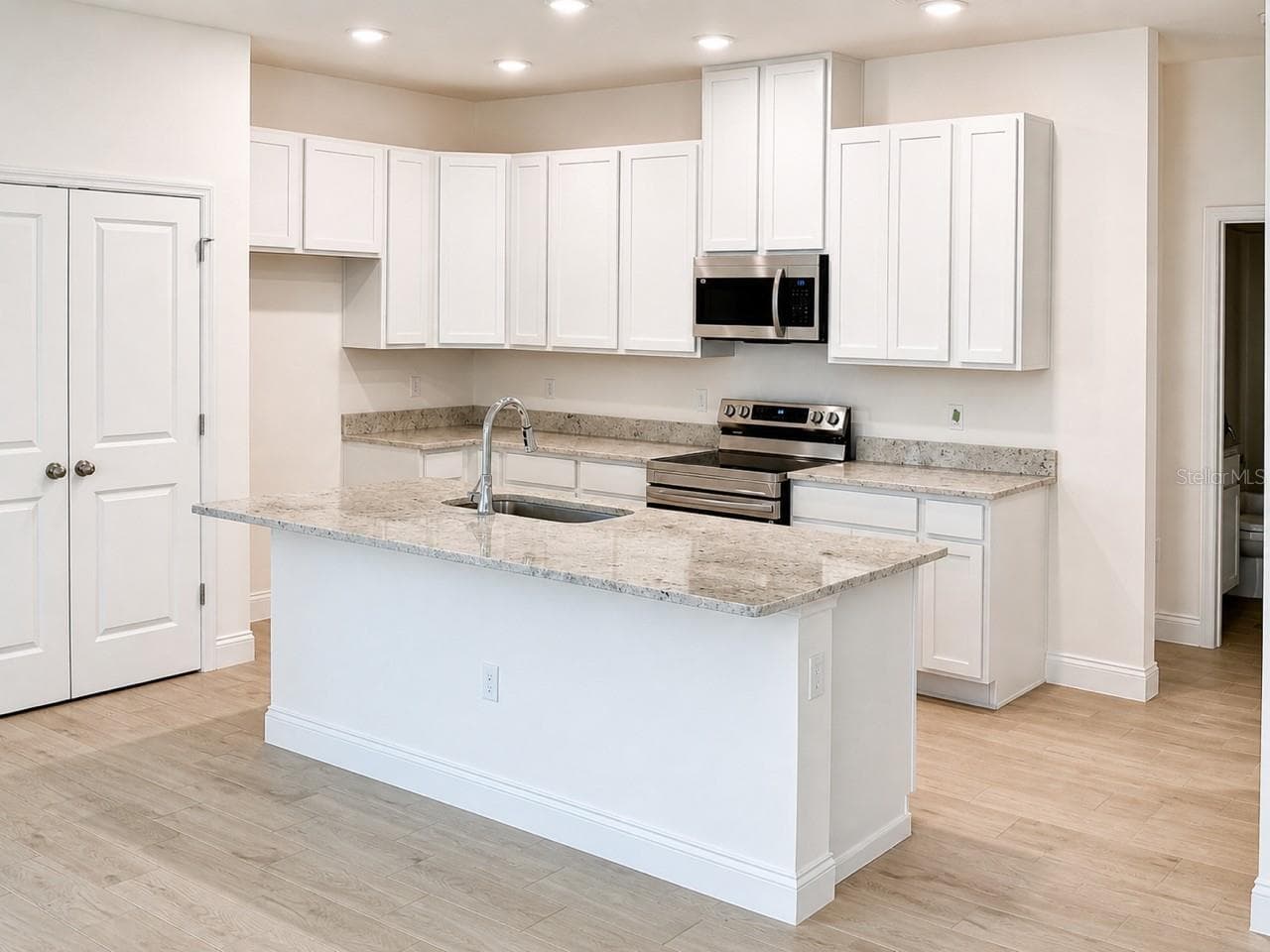 Gorgeous Kitchen - 808 SUNSHOWER DR, LADY LAKE