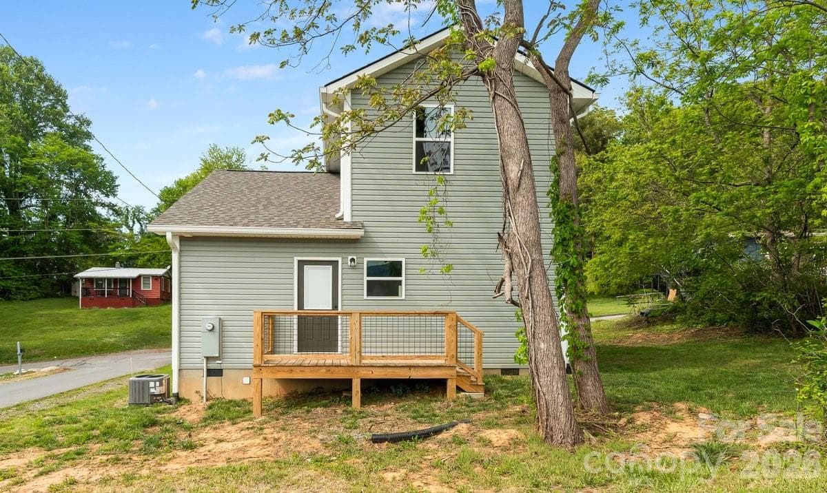Single Family Residence at Waynesville, photo 5 of 28