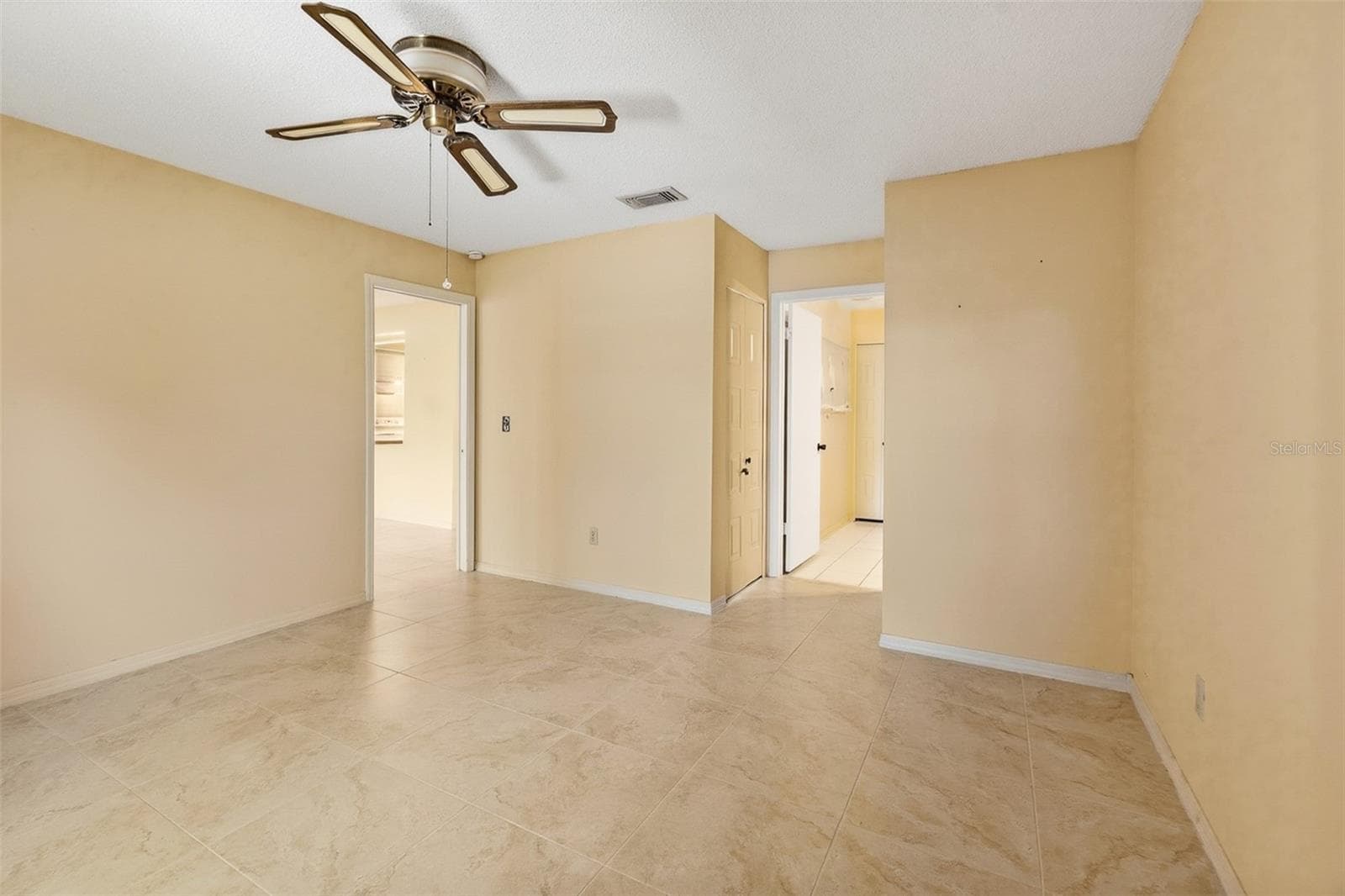 Primary bedroom - 1027 BLUEWATER DR, SUN CITY CENTER