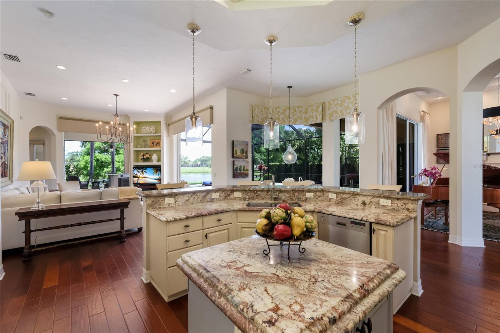 Single Family Residence at 7207 ASHLAND GLN, LAKEWOOD RANCH, photo 11 of 83