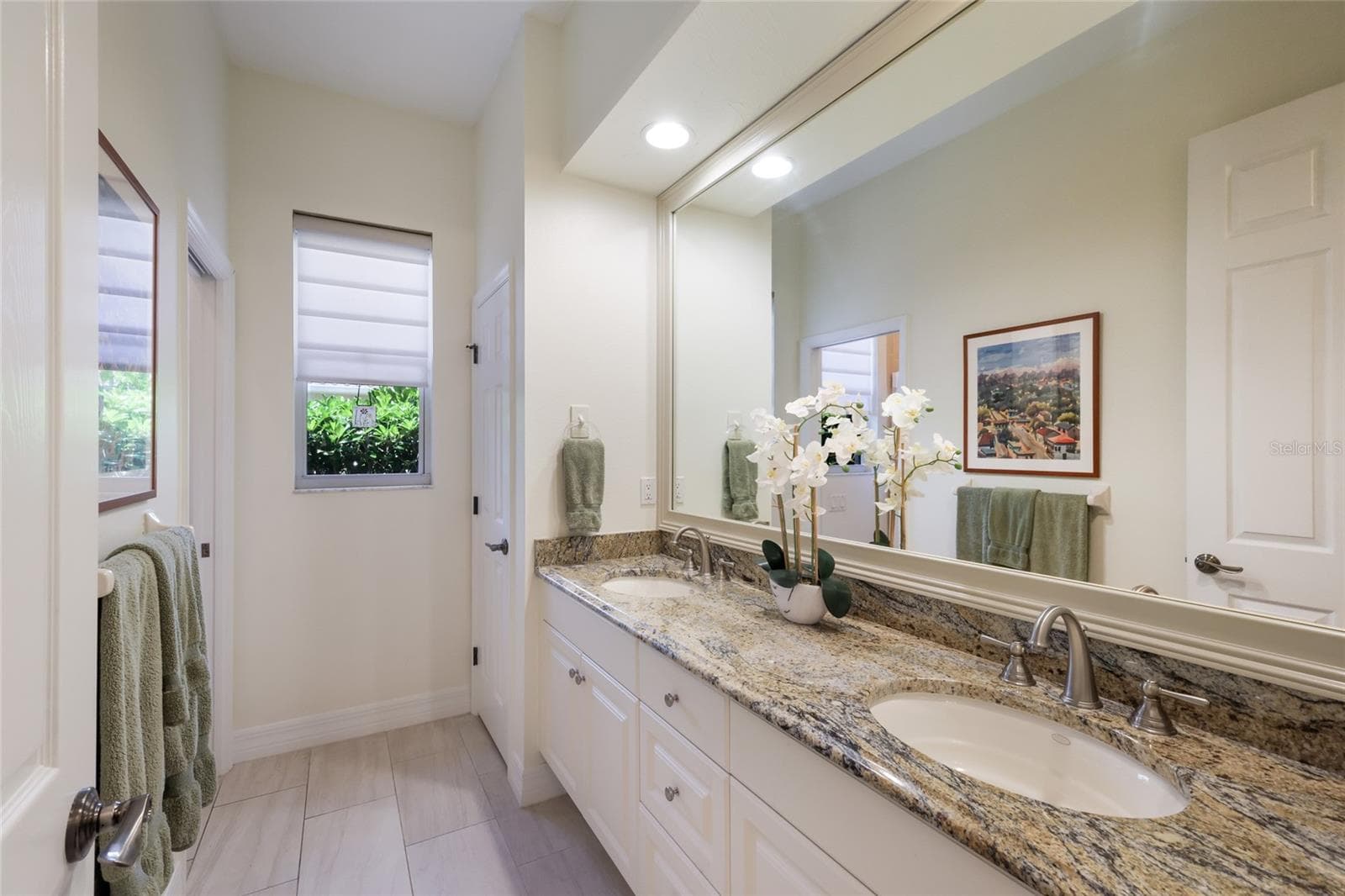 Guest bath - 7207 ASHLAND GLN, LAKEWOOD RANCH