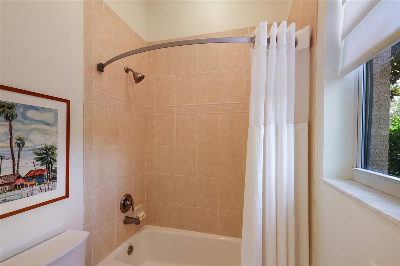 Guest bath - 7207 ASHLAND GLN, LAKEWOOD RANCH