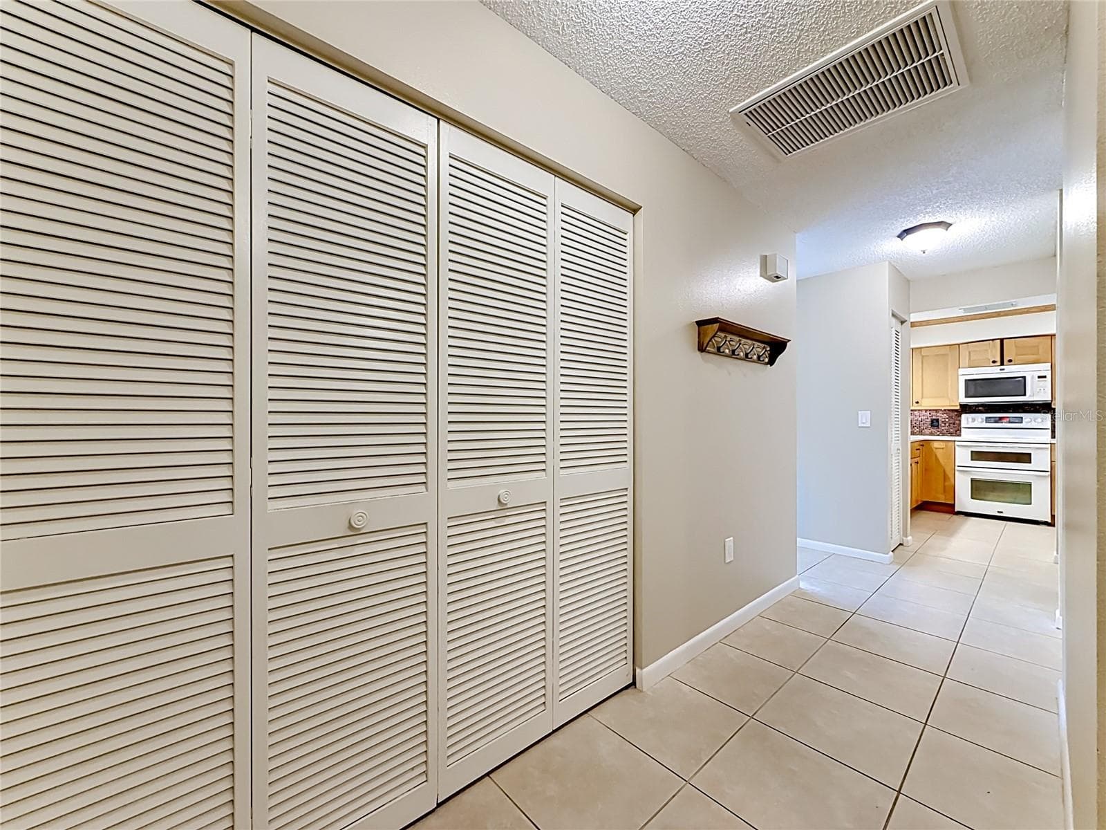 Condominium at 2733 COUNTRYSIDE BLVD #105, CLEARWATER, photo 9 of 43