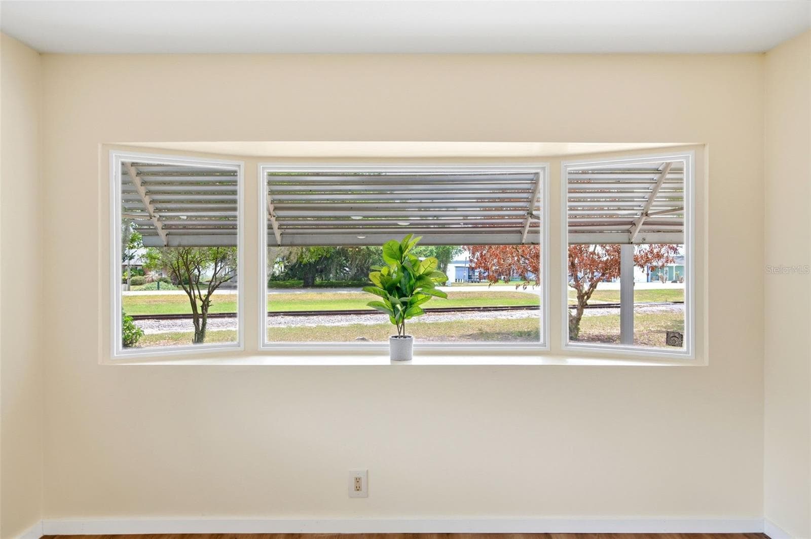 LIVING ROOM WINDOW - 14742 MANDARIN ST, TAVARES