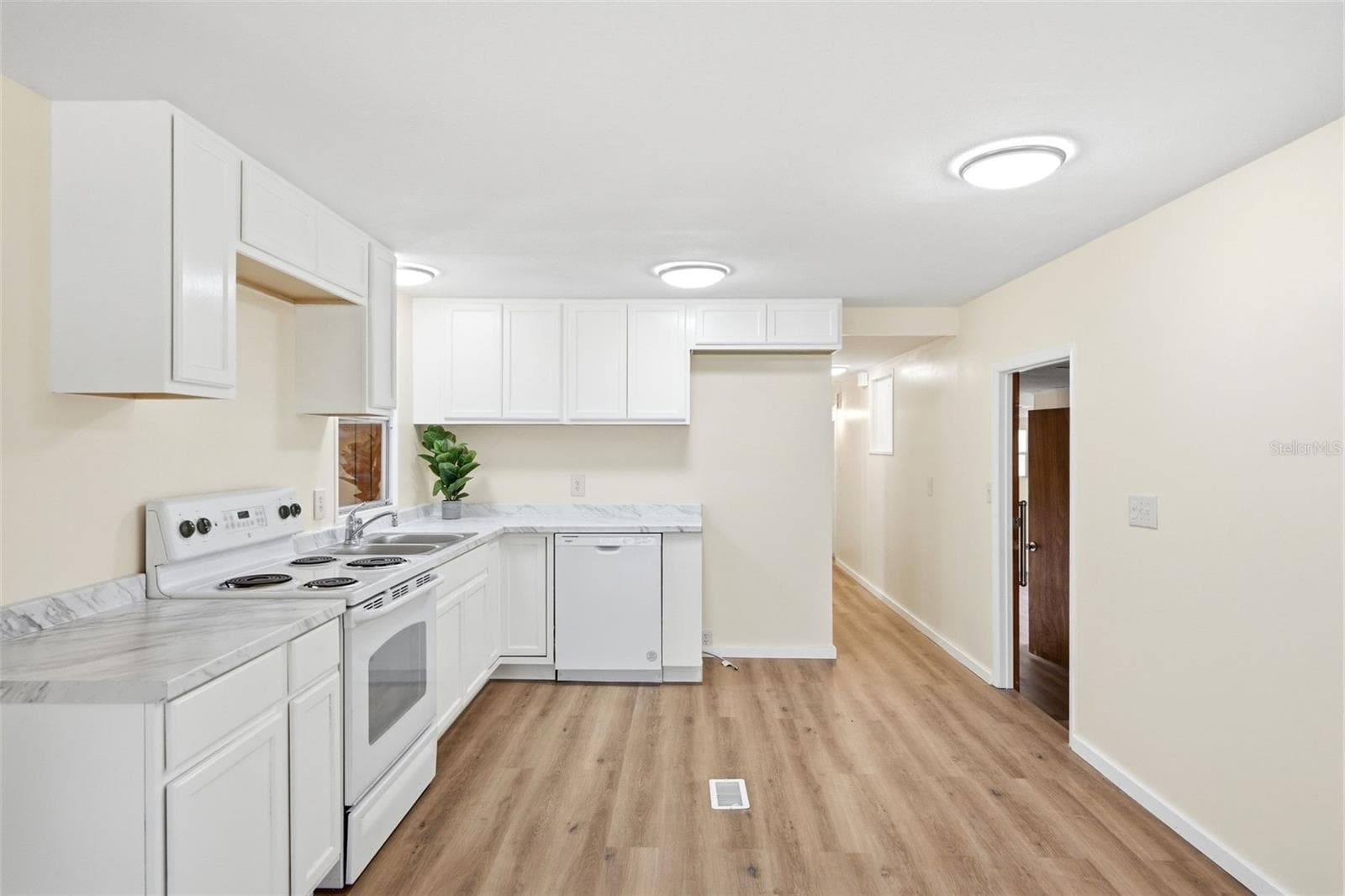 KITCHEN - 14742 MANDARIN ST, TAVARES