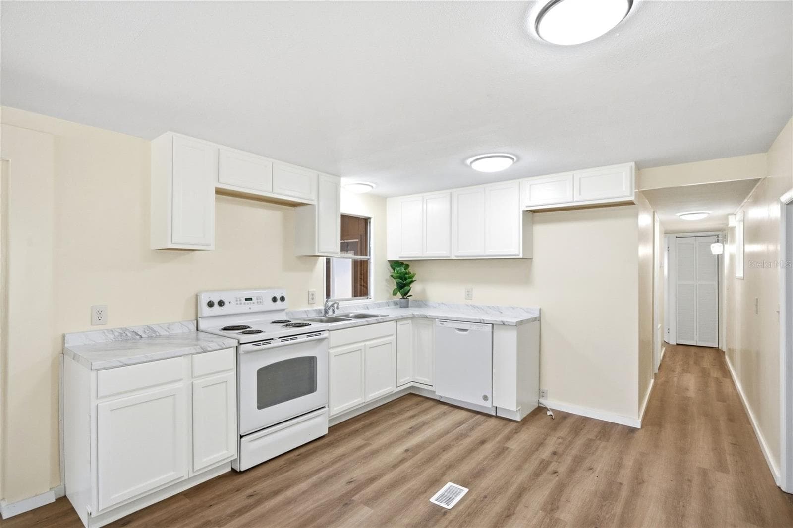KITCHEN - 14742 MANDARIN ST, TAVARES