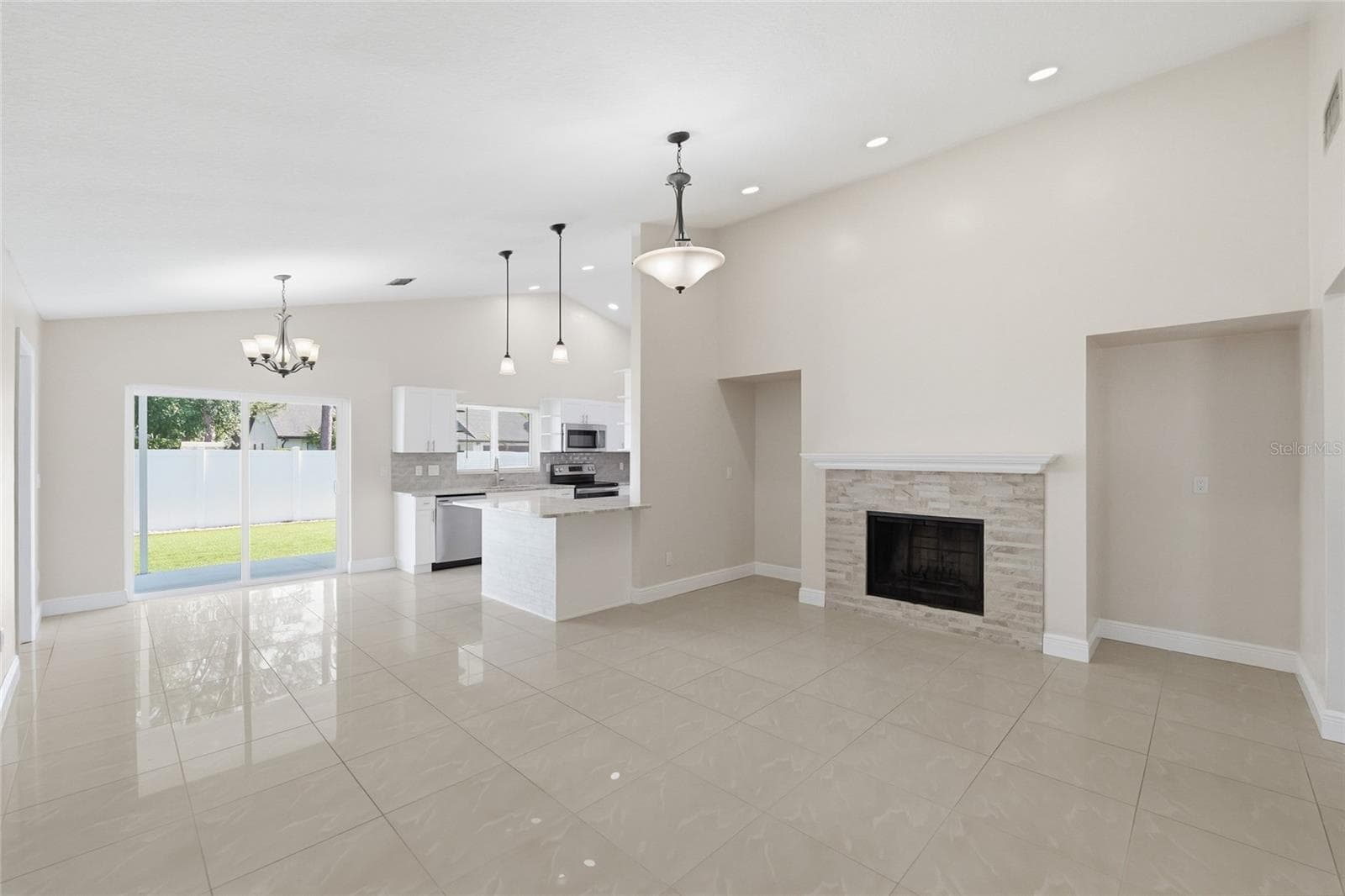 Single Family Residence at 11807 NICKLAUS CIR, TAMPA, photo 11 of 51