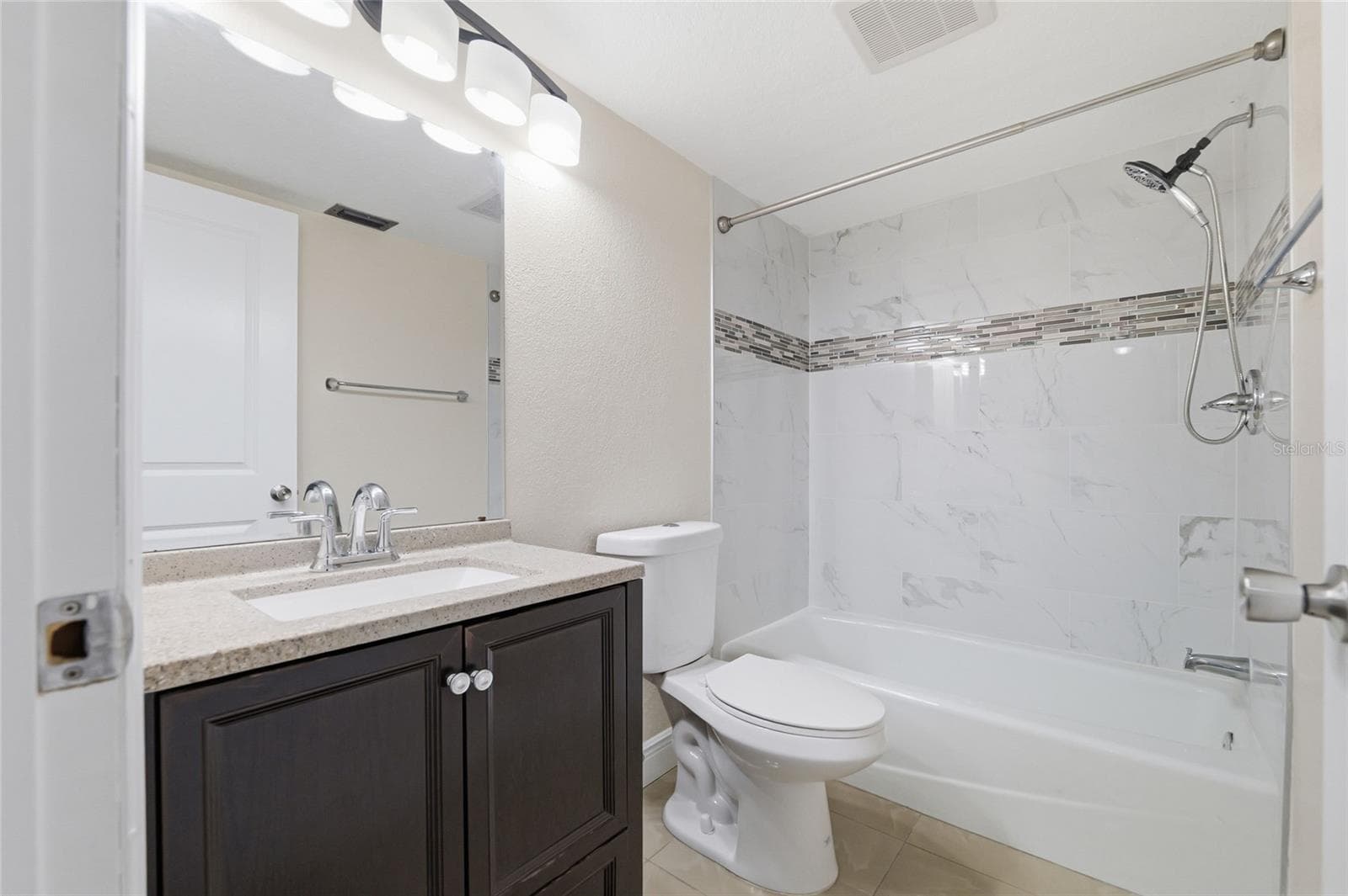 Single Family Residence at 11807 NICKLAUS CIR, TAMPA, photo 24 of 51