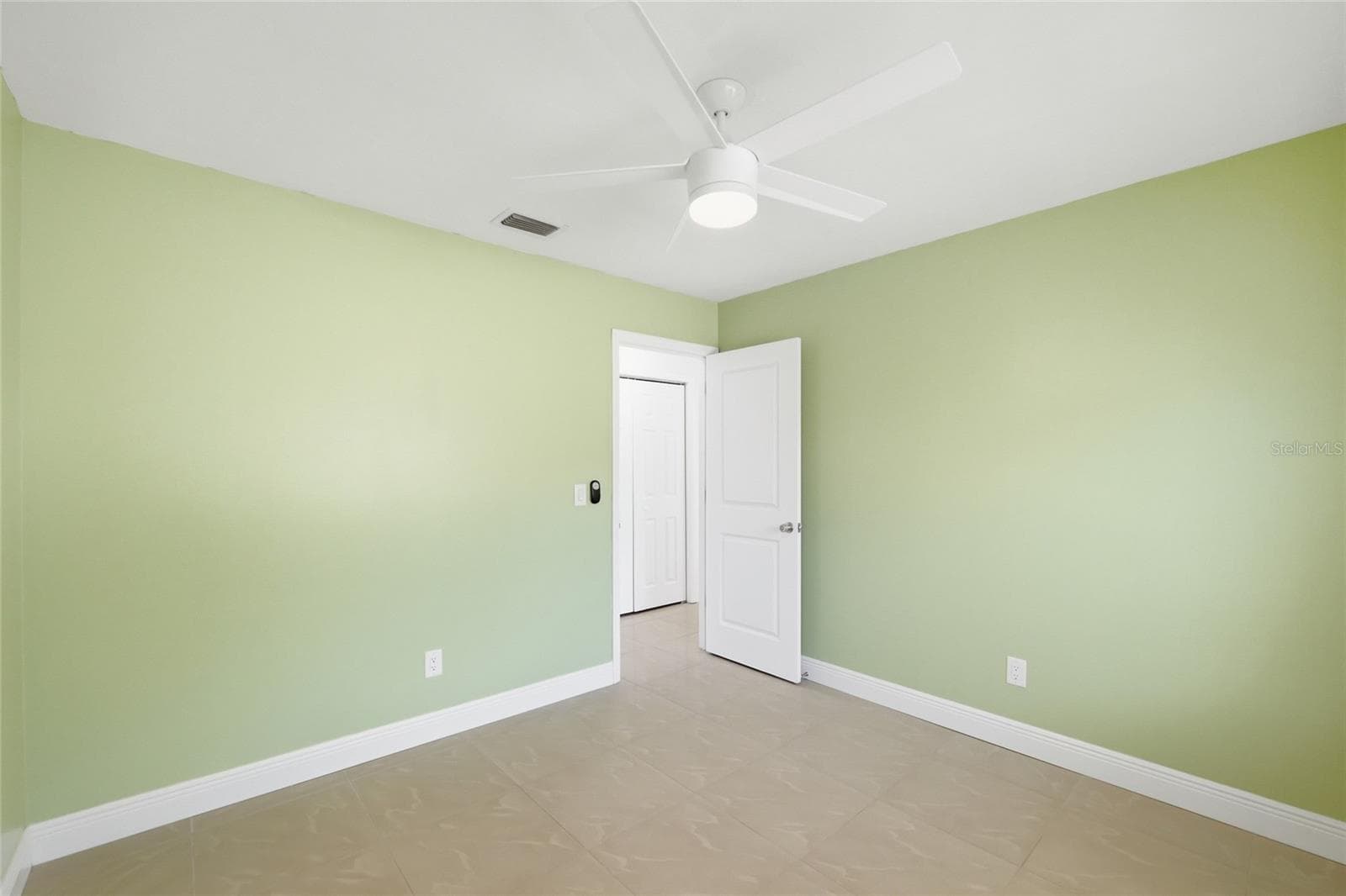 Single Family Residence at 11807 NICKLAUS CIR, TAMPA, photo 27 of 51