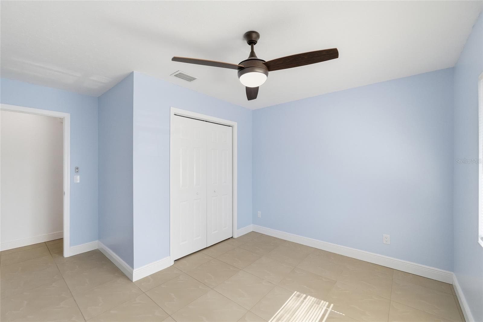 Single Family Residence at 11807 NICKLAUS CIR, TAMPA, photo 28 of 51