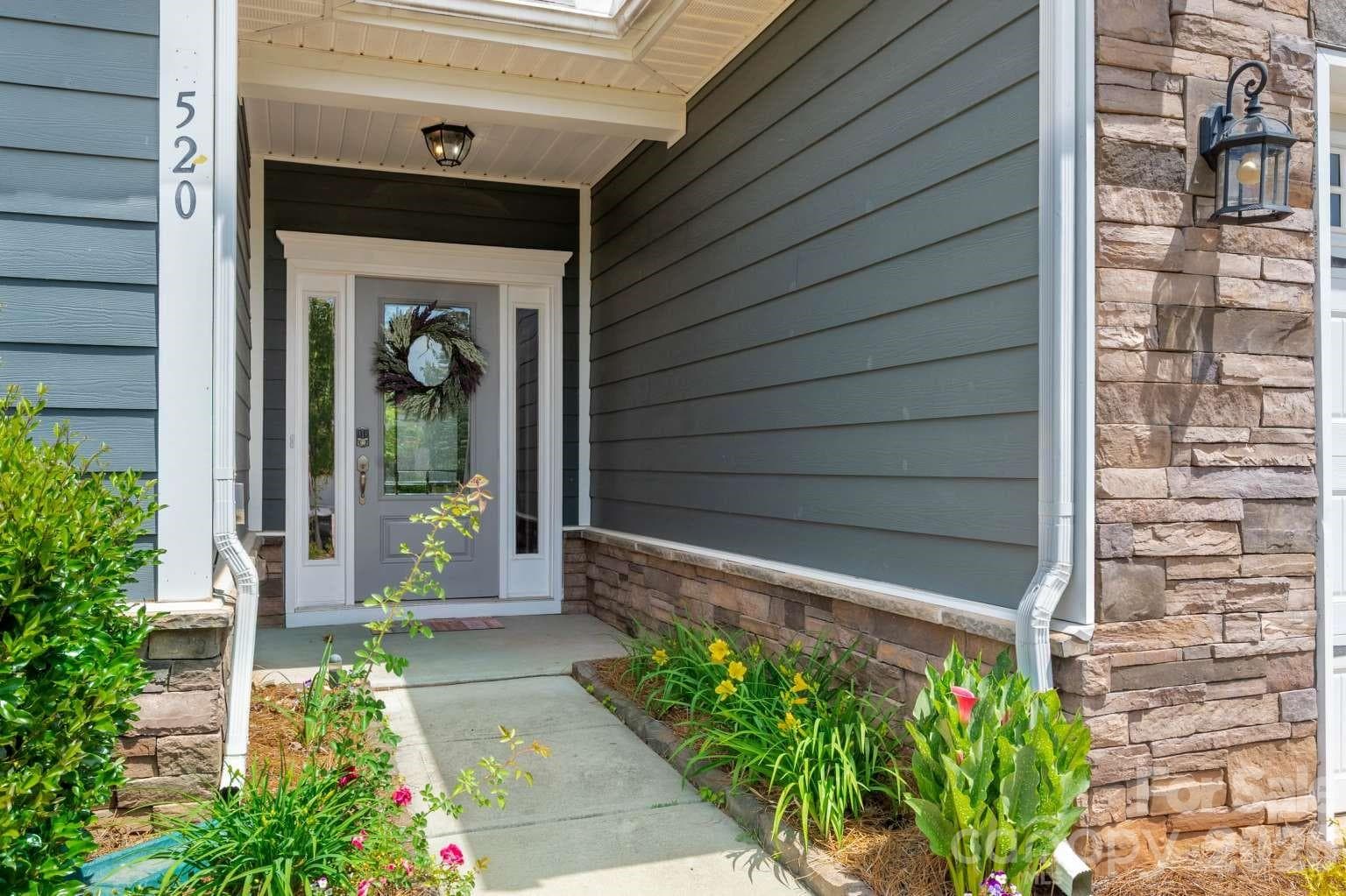 Single Family Residence at 520 Trillium Way, Belmont, photo 2 of 40