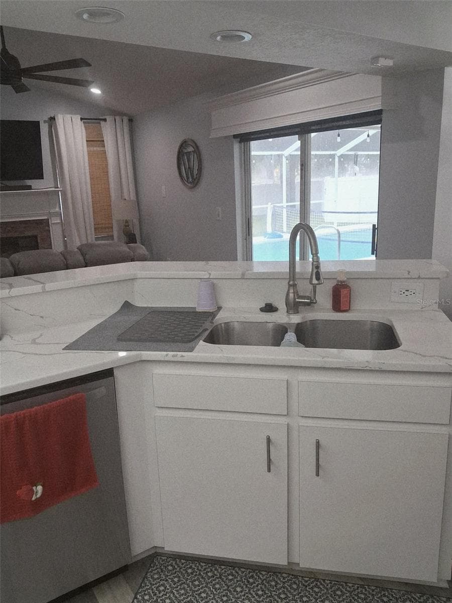 Kitchen - 5358 MONTSERRAT DR, LAKELAND