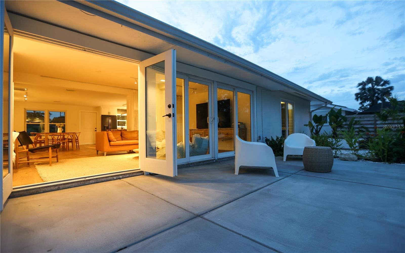The possibilities for this space are endless. - 2513 CROTON AVE, SARASOTA