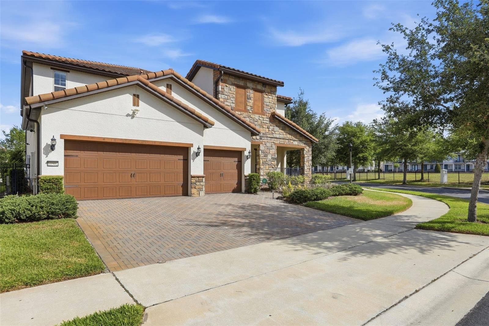 Single Family Residence at 10902 CITRON OAKS DR, ORLANDO, photo 79 of 85