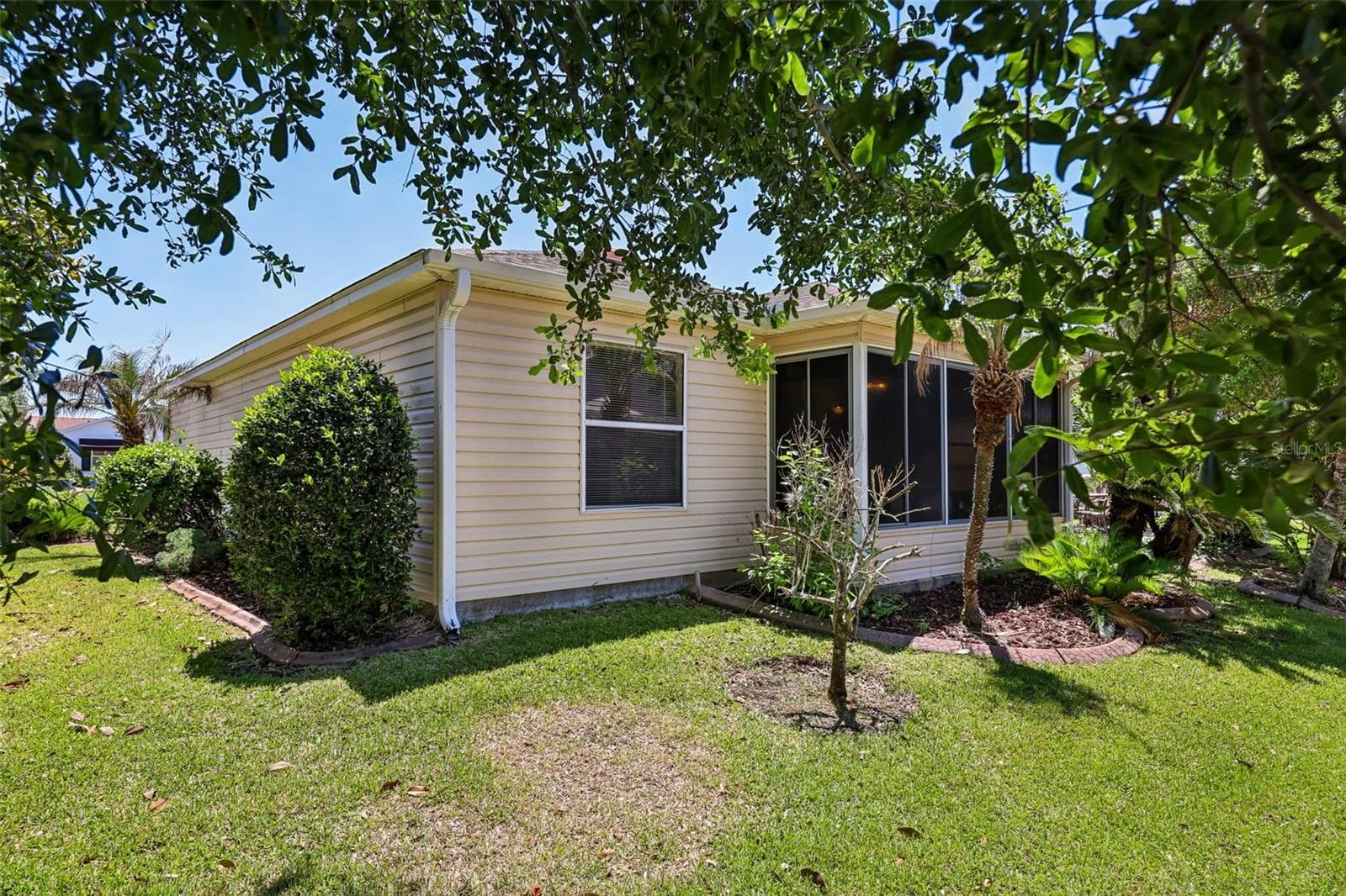 Backyard Right - 1000 KENOVA AVE, THE VILLAGES