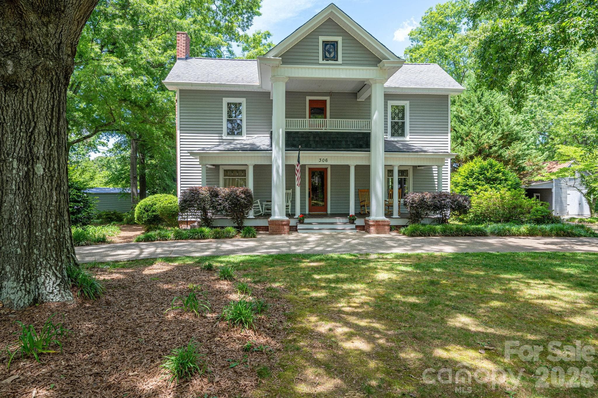 Circular Driveway in Front - 306 W Old Post Road, Cherryville