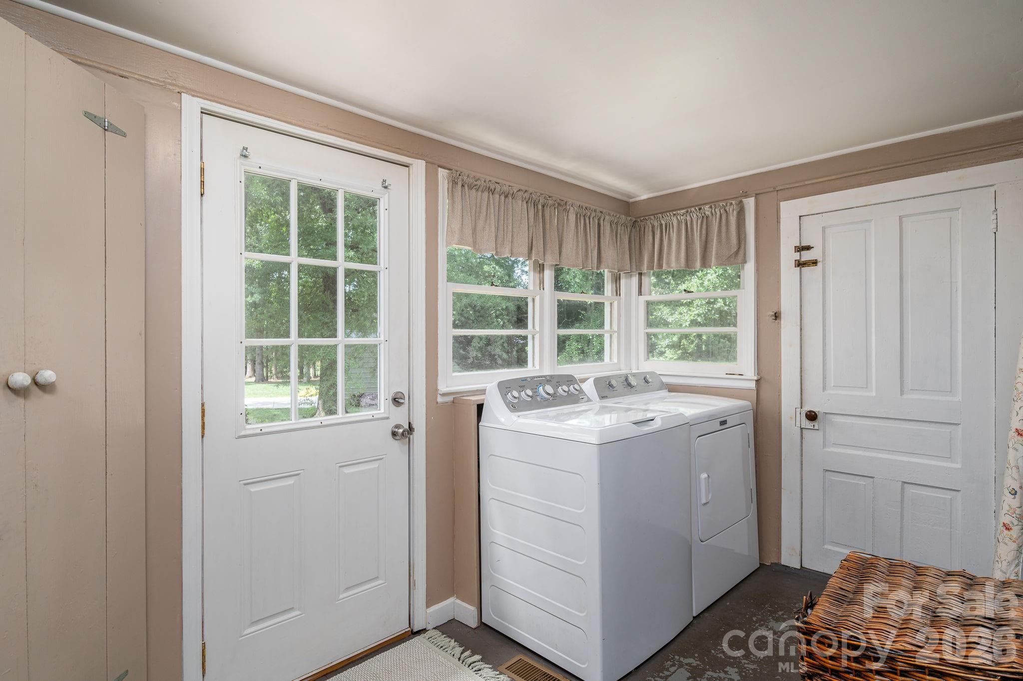 Single Family Residence at 306 W Old Post Road, Cherryville, photo 15 of 44