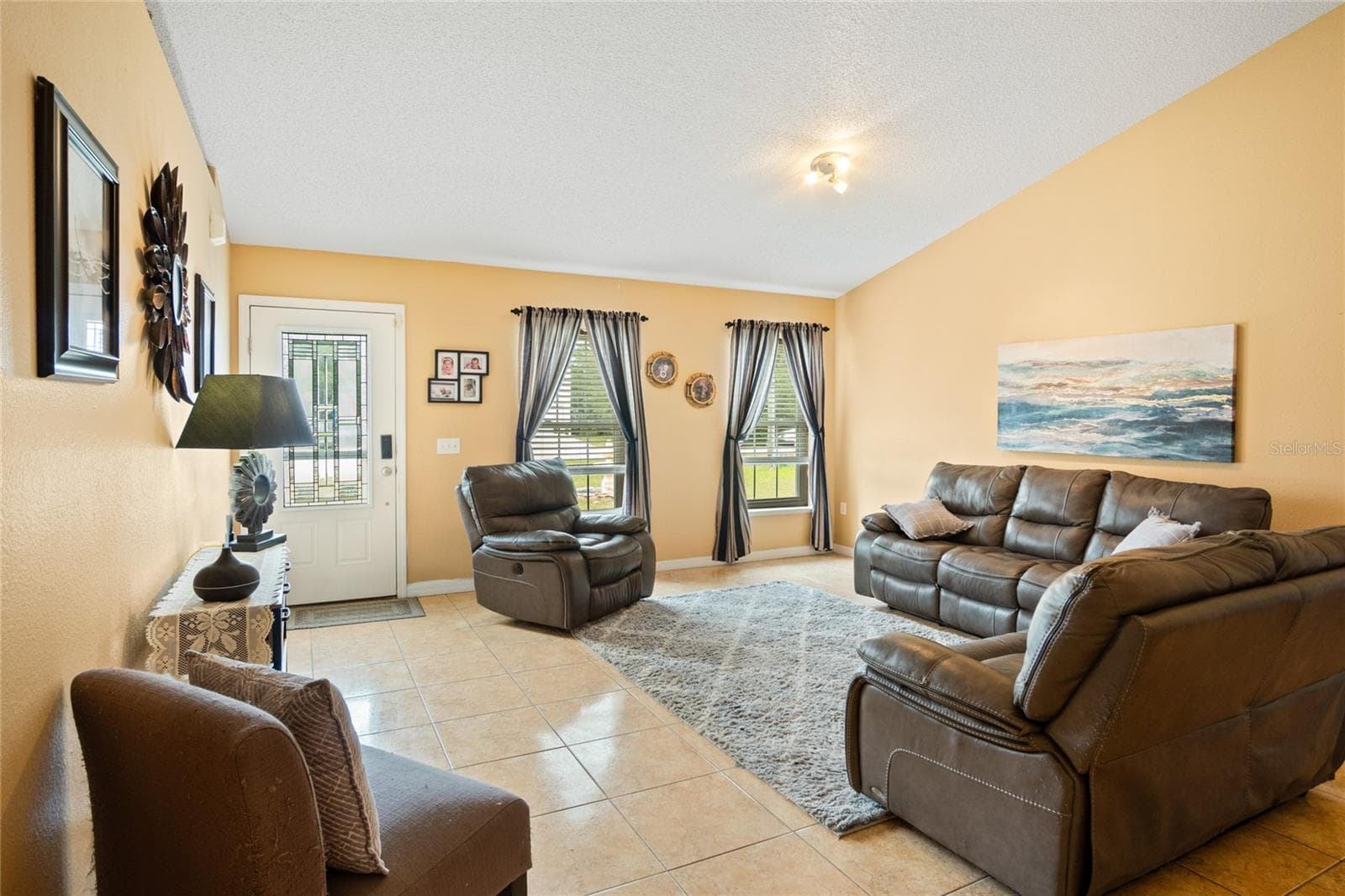 Family Room - 203 FLOUNDER PL, POINCIANA