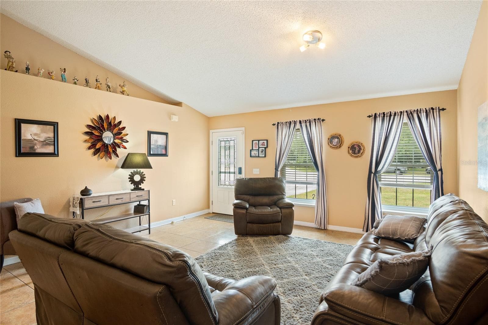 Family Room - 203 FLOUNDER PL, POINCIANA