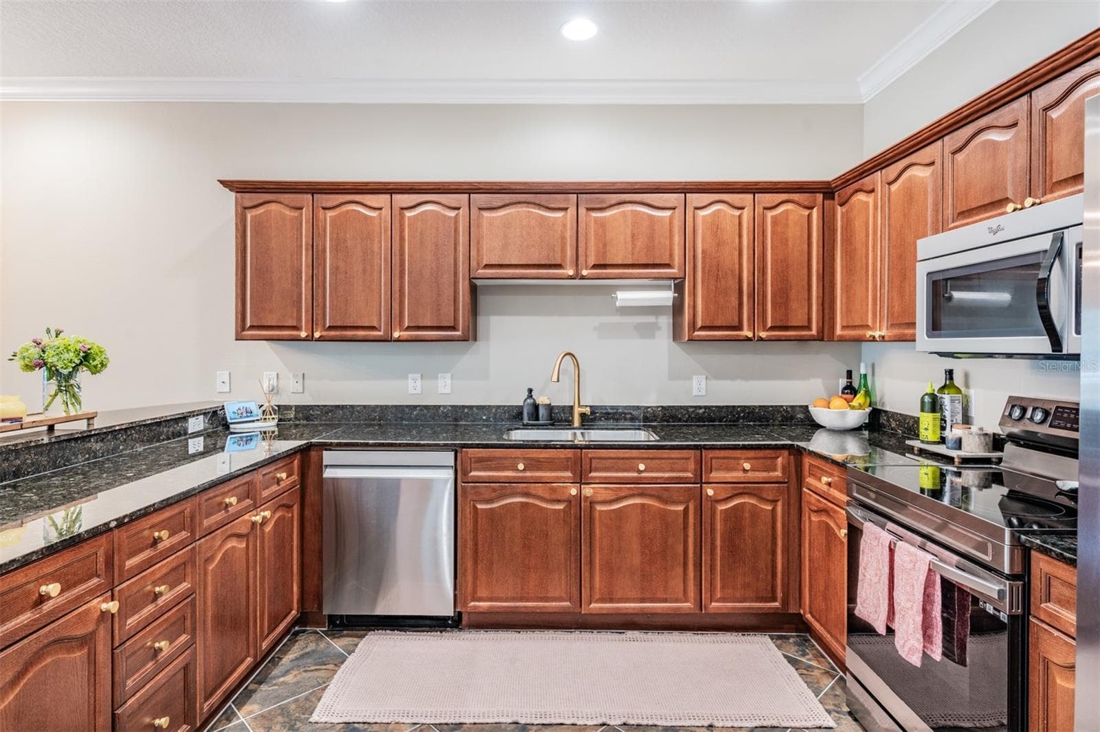 Townhouse at 415 BARCELONA DR, ST PETERSBURG, photo 13 of 38