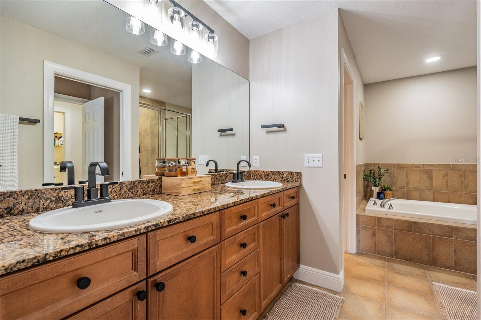 Townhouse at 415 BARCELONA DR, ST PETERSBURG, photo 23 of 38