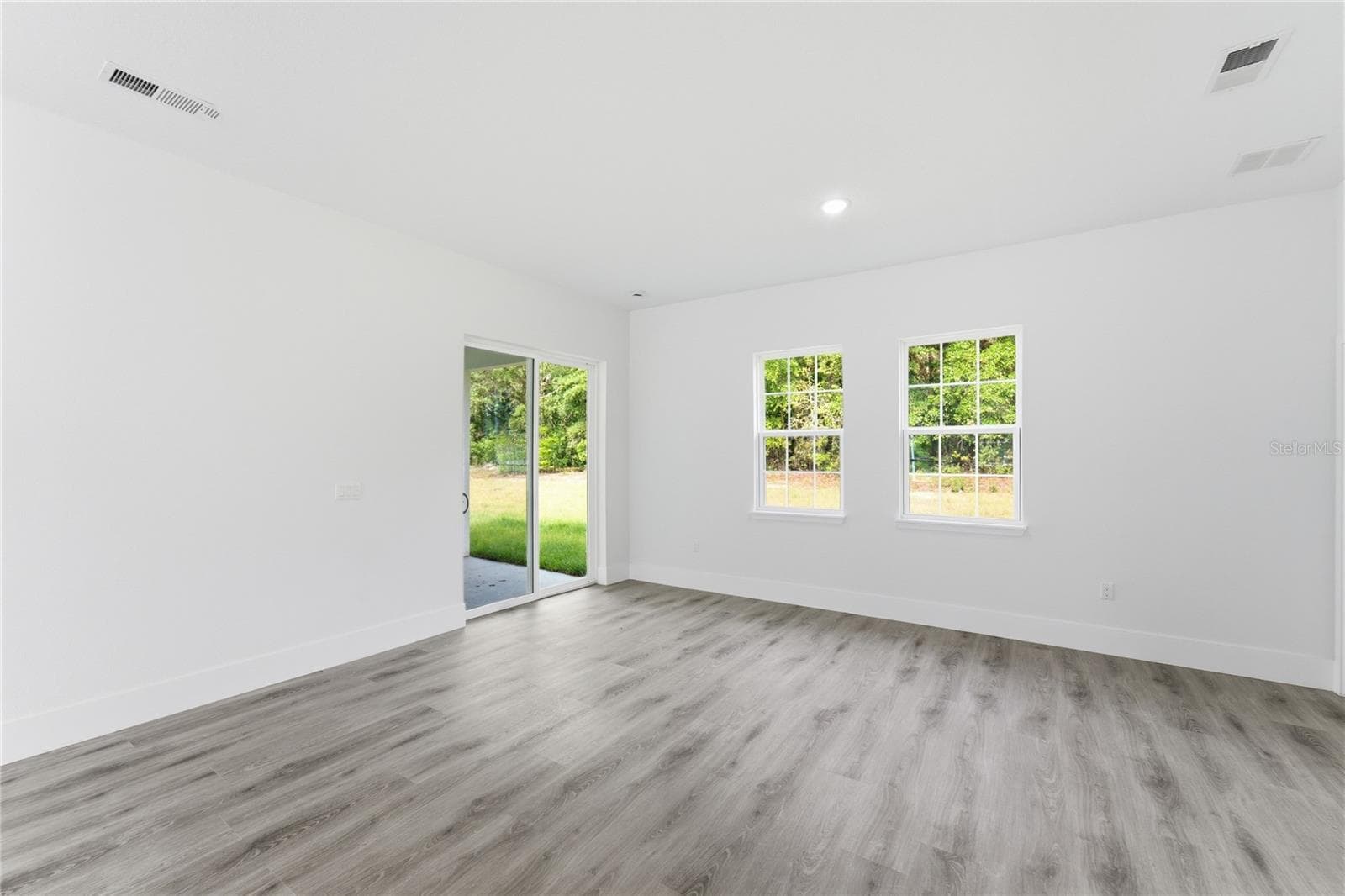 Single Family Residence at 226 E CALDWELL DR, DUNNELLON, photo 13 of 40