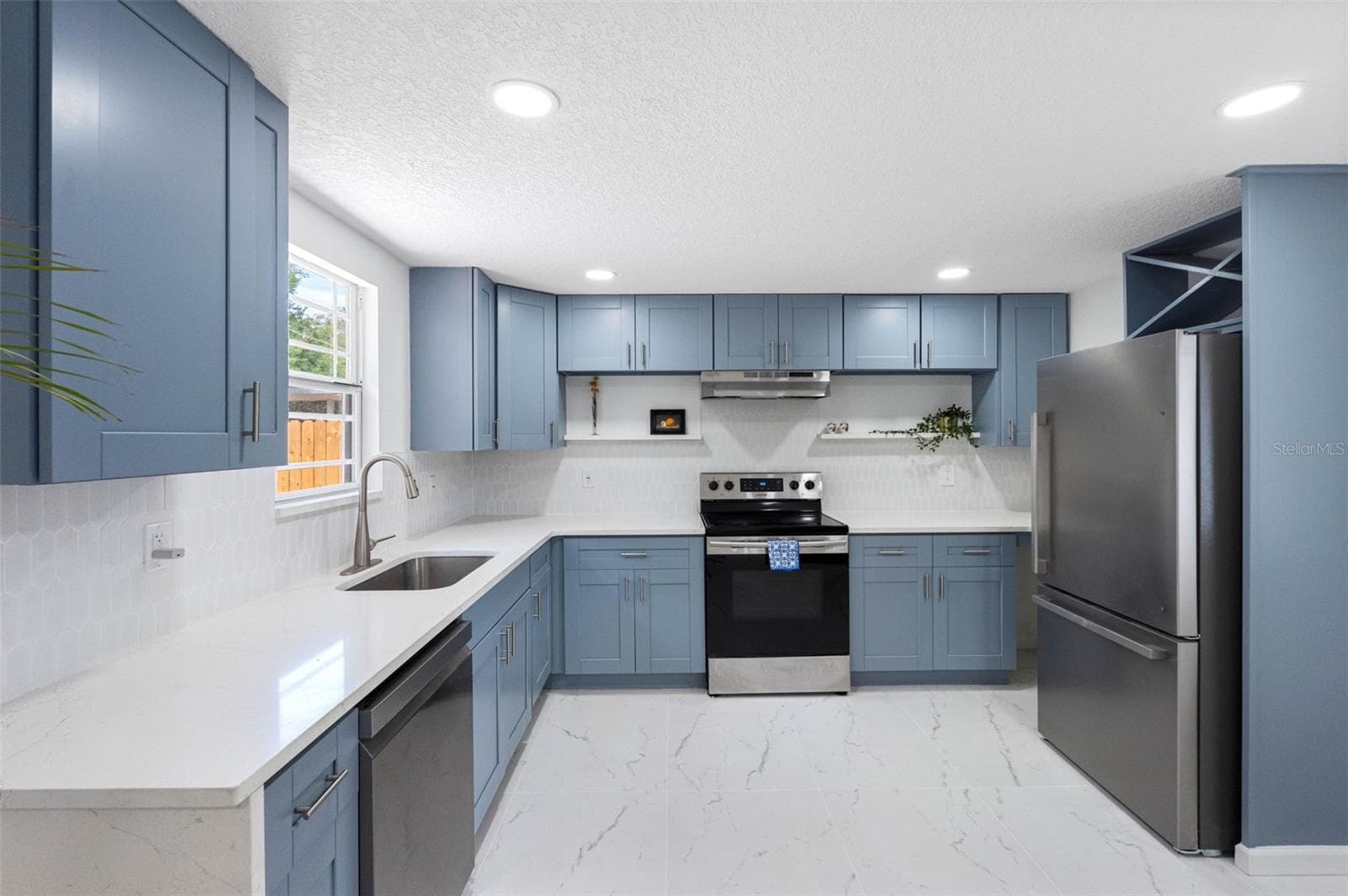 Single Family Residence at 1208 E CHILKOOT AVE, TAMPA, photo 10 of 32