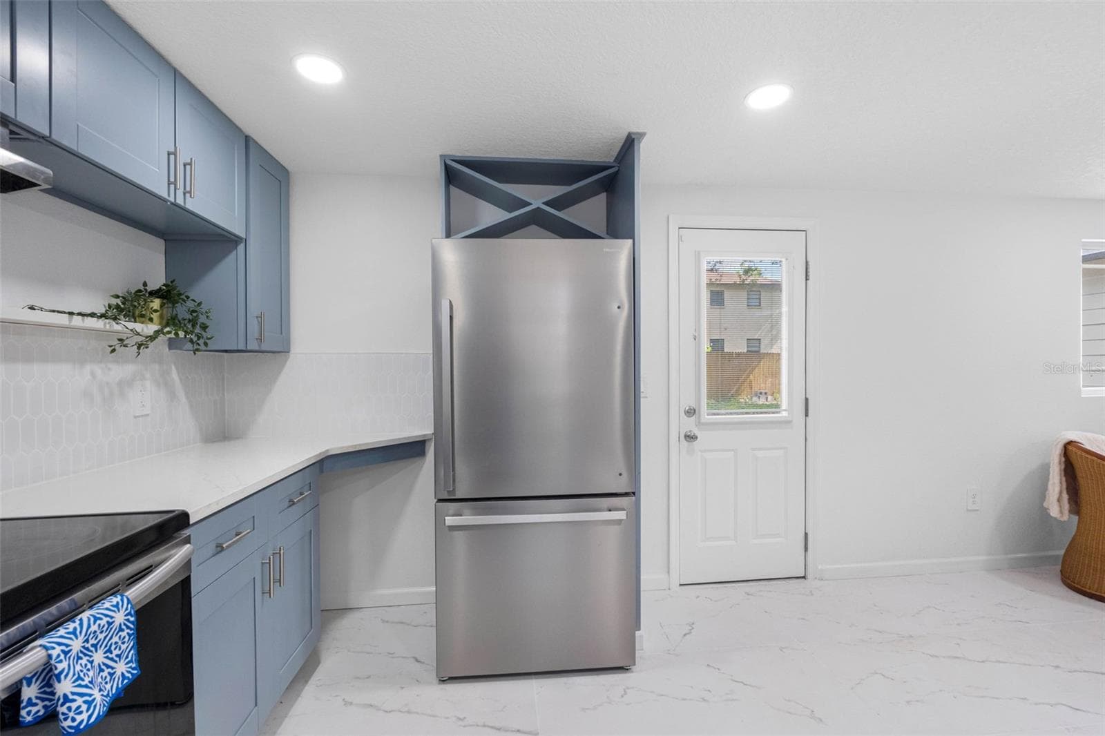 Single Family Residence at 1208 E CHILKOOT AVE, TAMPA, photo 11 of 32