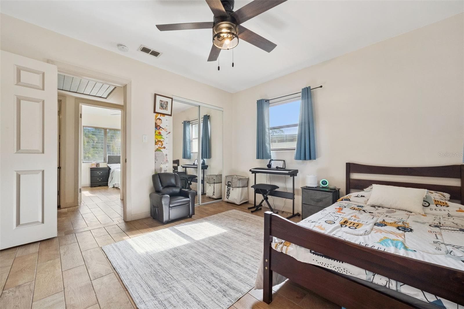 Giant space! - 219 S CRYSTAL DR, SANFORD