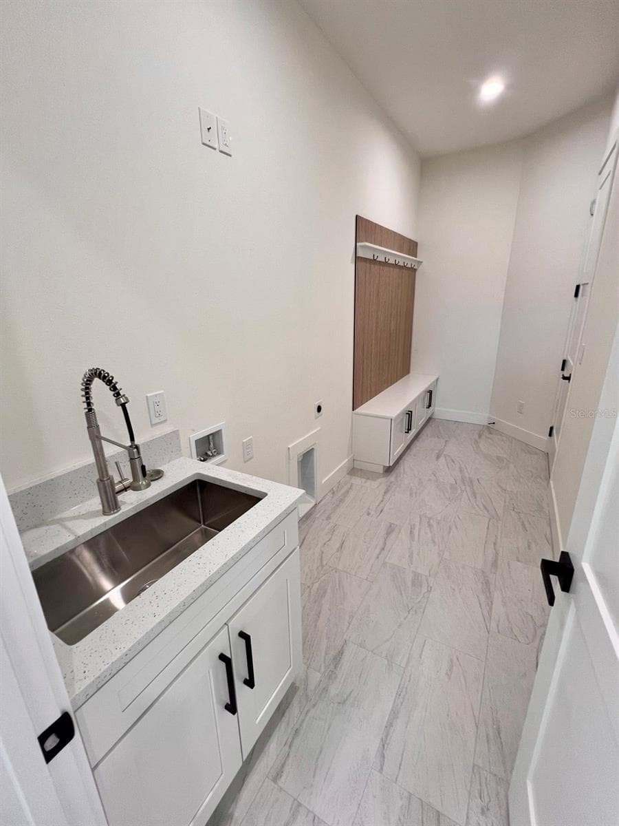 Laundry - 9245 BOCA GRANDE AVE, ENGLEWOOD