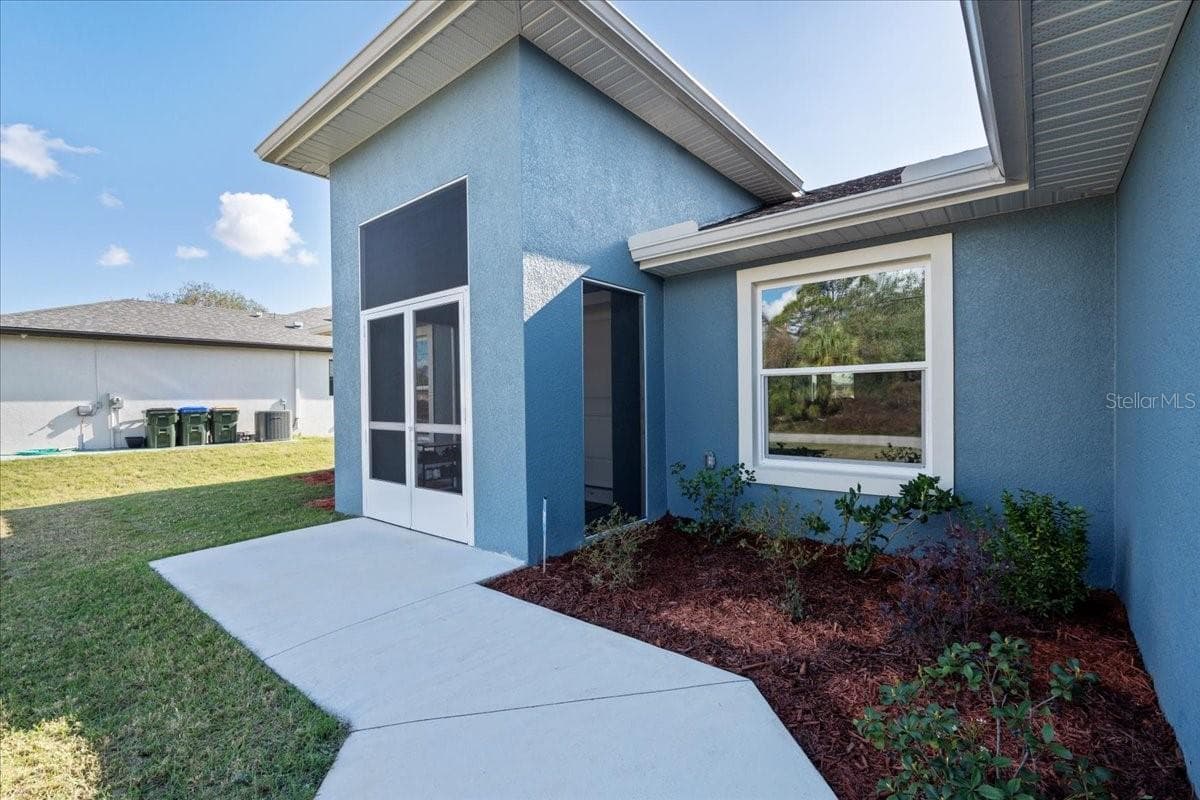 Single Family Residence at 2405 VANCOUVER LN, NORTH PORT, photo 3 of 32