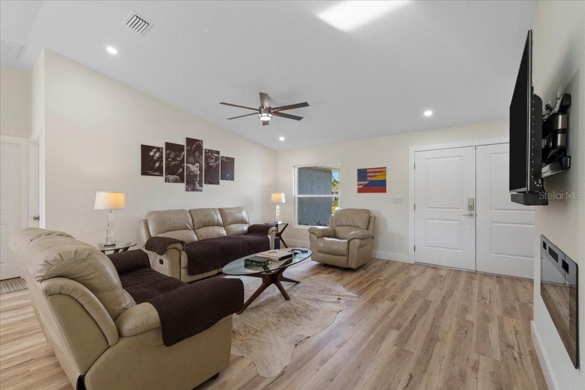 Single Family Residence at 2405 VANCOUVER LN, NORTH PORT, photo 7 of 32
