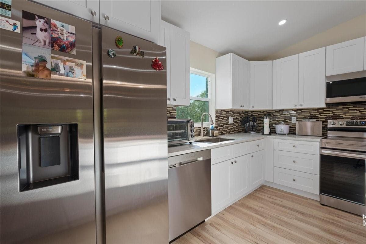 Single Family Residence at 2405 VANCOUVER LN, NORTH PORT, photo 11 of 32