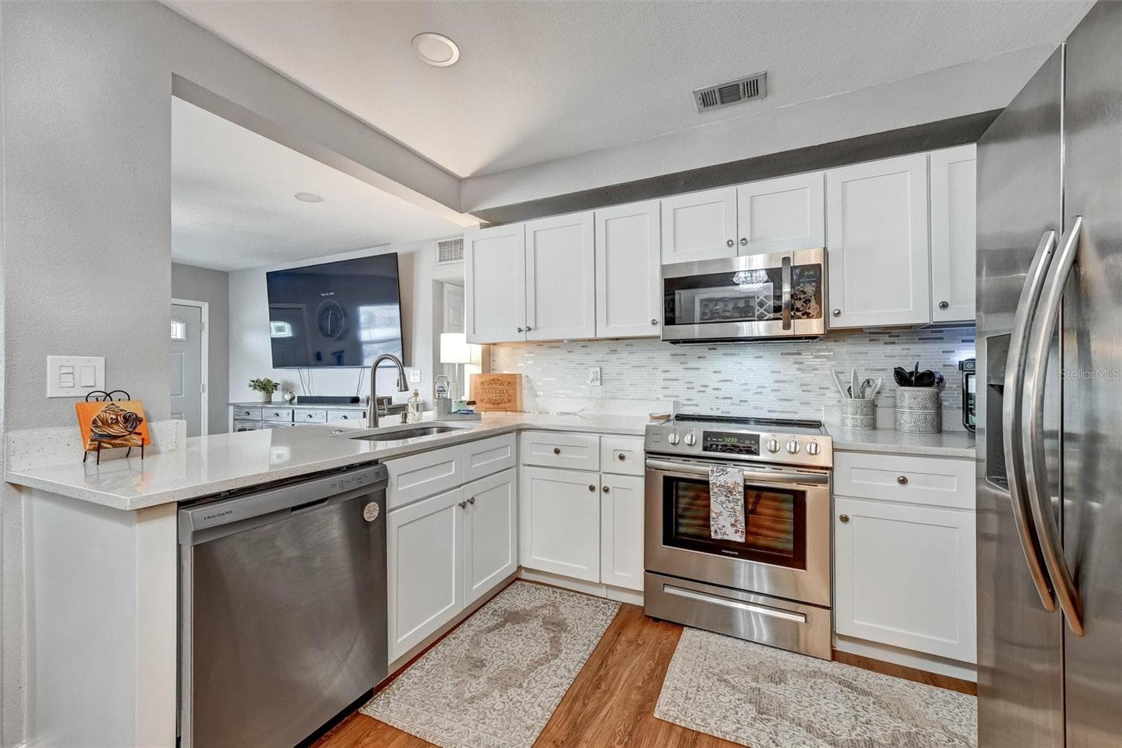 Single Family Residence at 1224 BELLEVUE BLVD, CLEARWATER, photo 8 of 31