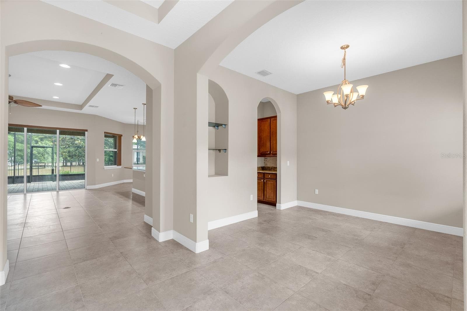 OPEN FLOORPLAN WITH GOLF COURSE VIEWS FROM ENTRY - 903 VICTORIA HILLS DR S, DELAND