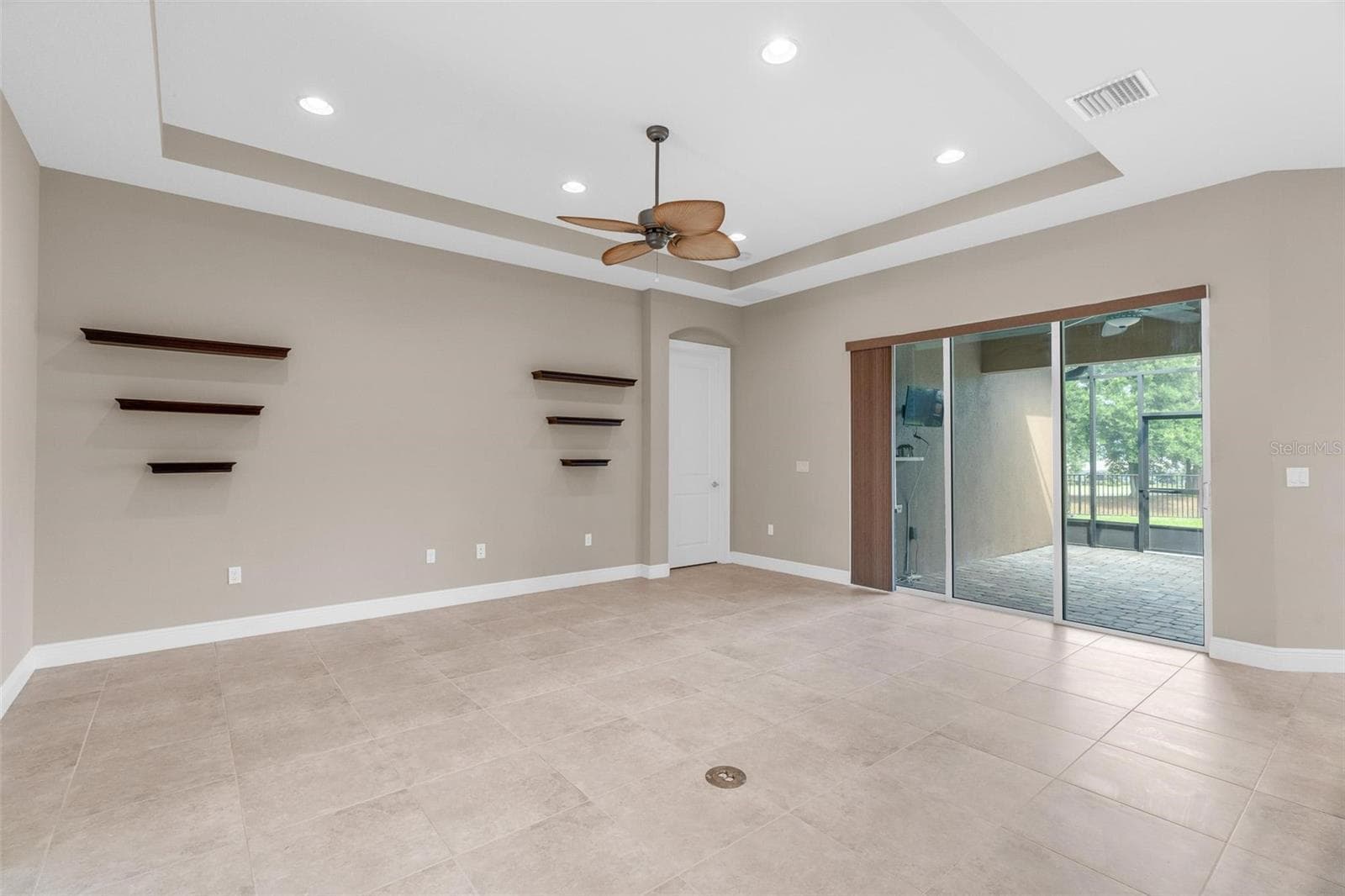 MAIN LIVING WITH SLIDERS TO SCREENED PATIO - 903 VICTORIA HILLS DR S, DELAND