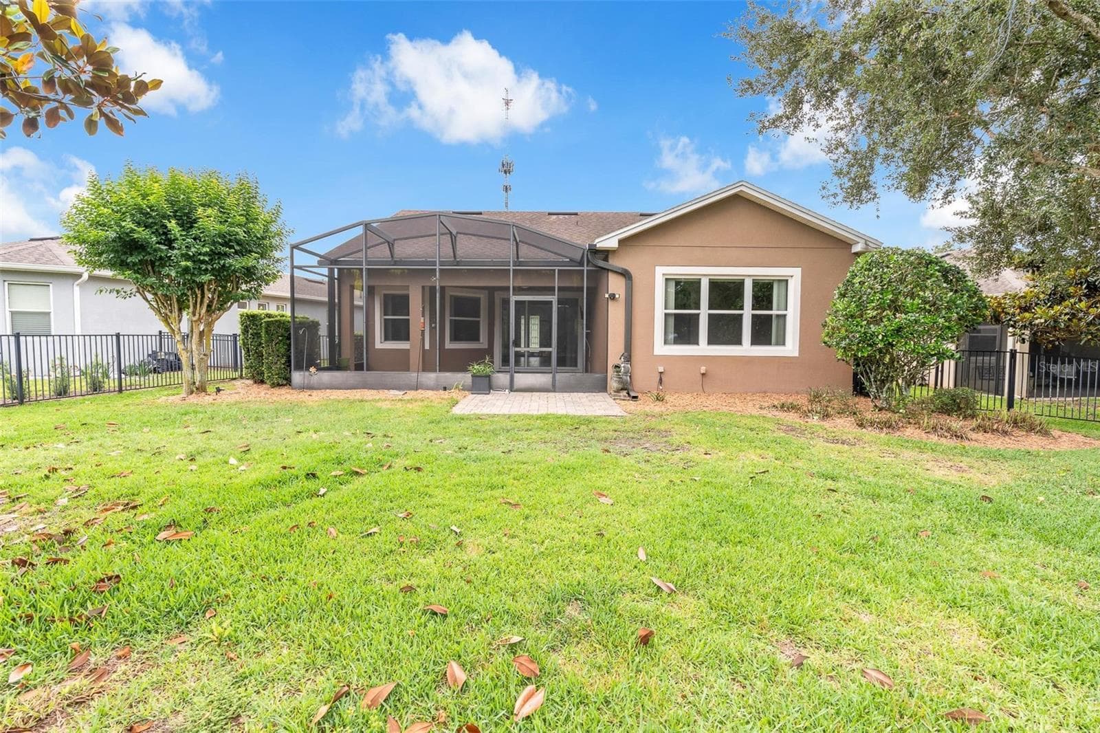 FENCED IN YARD WITH GOLF COURSE VIEWS - 903 VICTORIA HILLS DR S, DELAND