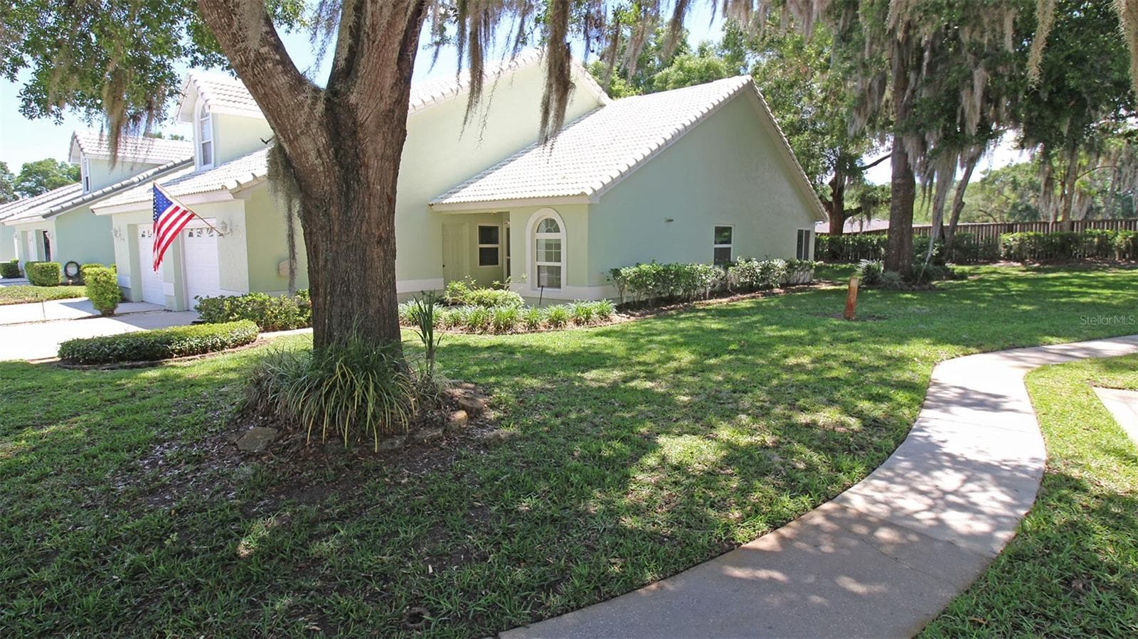 704 MORAY DR