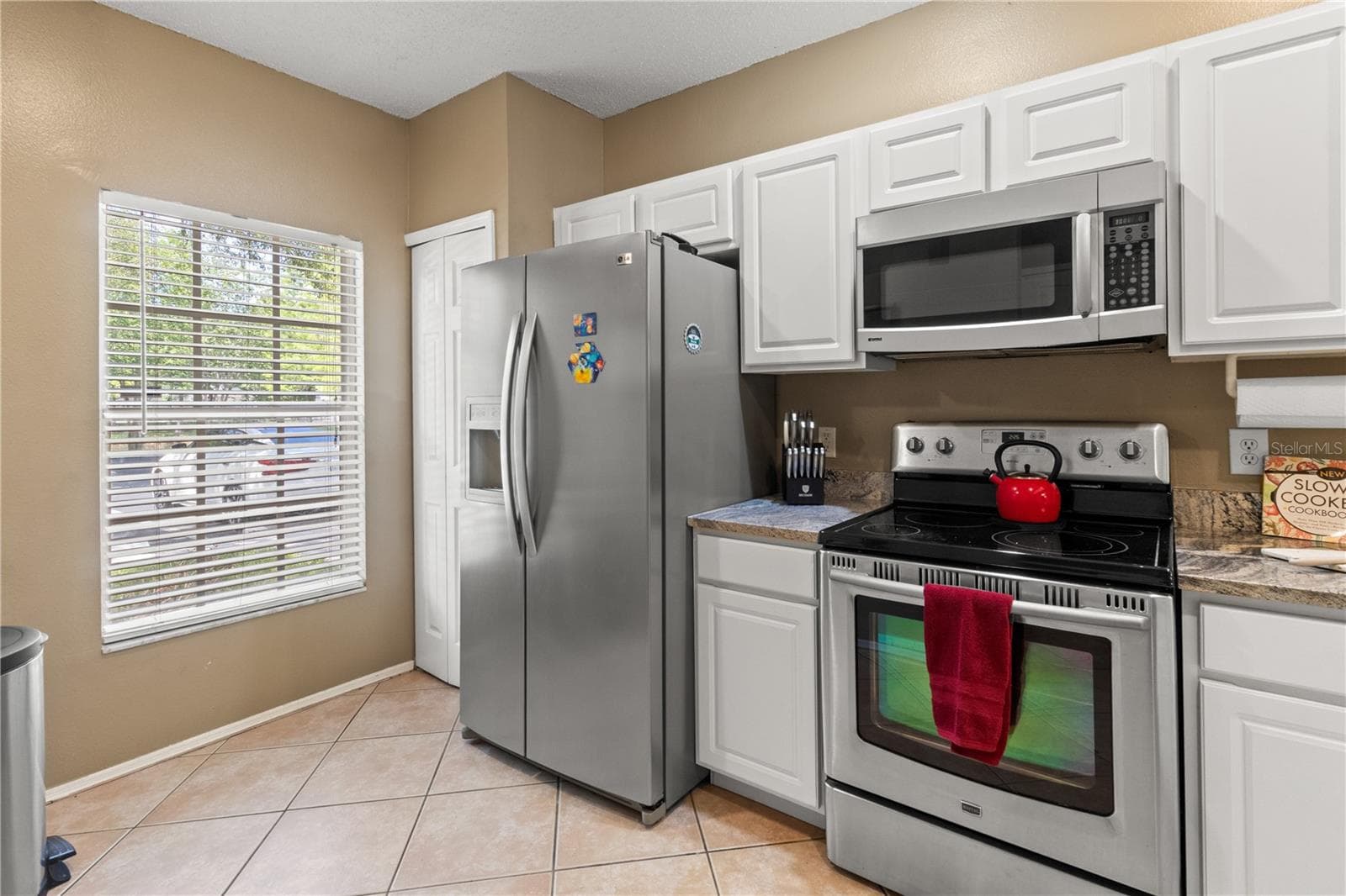 Townhouse at 8635 HUNTERS KEY CIR, TAMPA, photo 15 of 27