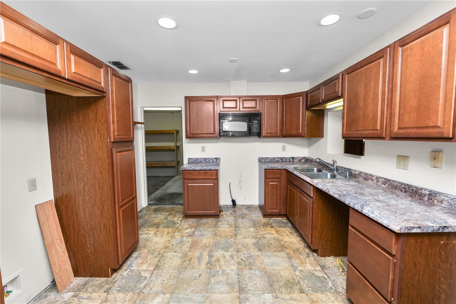 Single Family Residence at 760 MANOR DR, BARTOW, photo 6 of 33