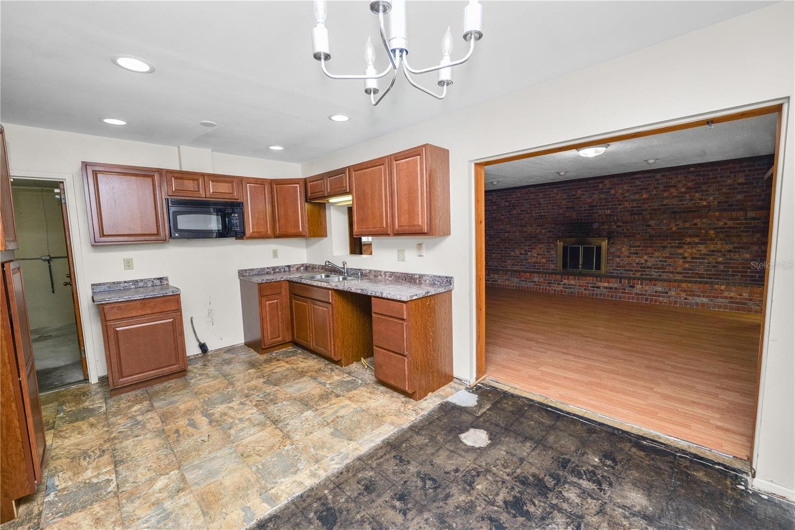 Single Family Residence at 760 MANOR DR, BARTOW, photo 7 of 33