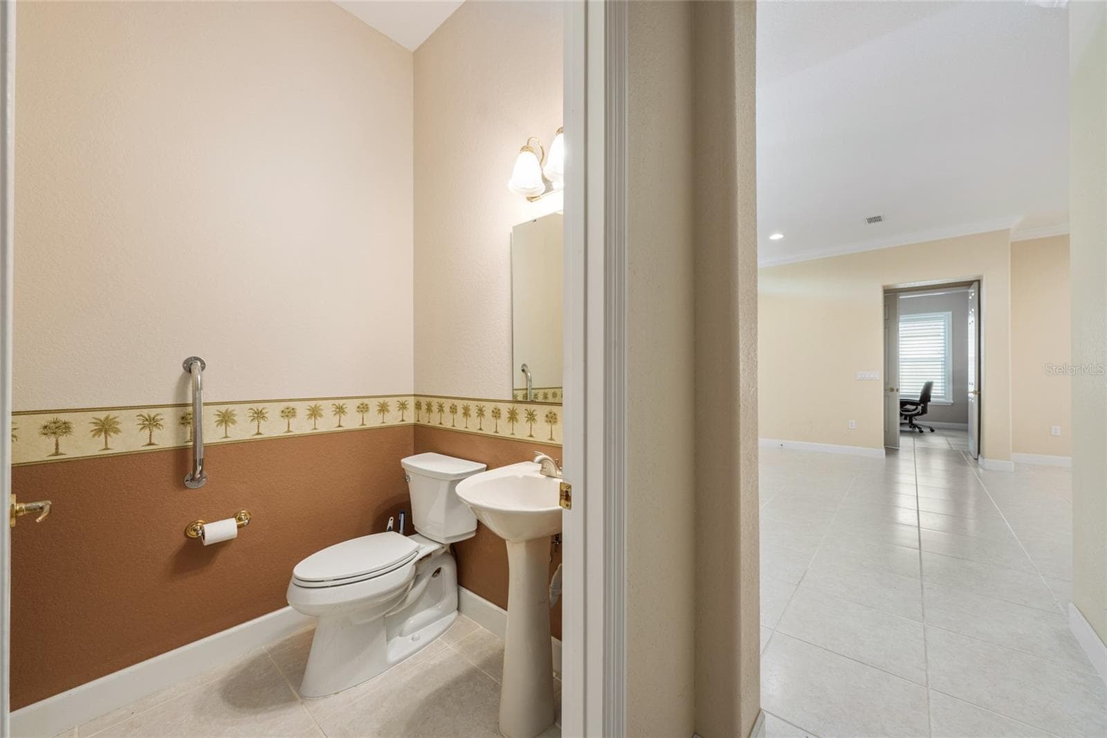 half bathroom - 13500 SE 97TH TERRACE RD, SUMMERFIELD