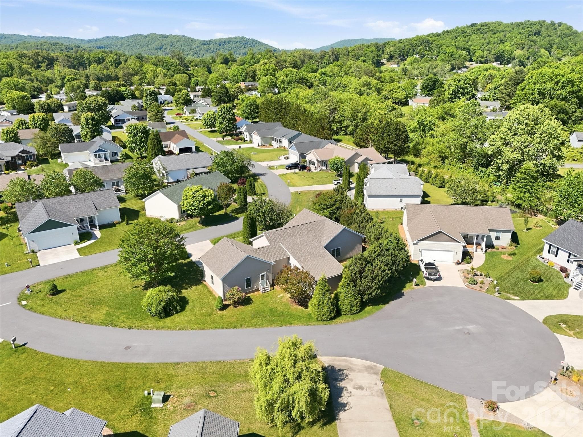 Single Family Residence at 209 Beechnut Drive, Hendersonville, photo 43 of 48