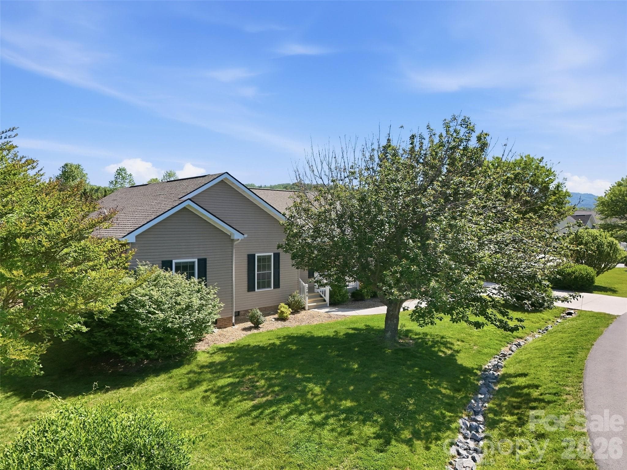 Single Family Residence at 209 Beechnut Drive, Hendersonville, photo 45 of 48