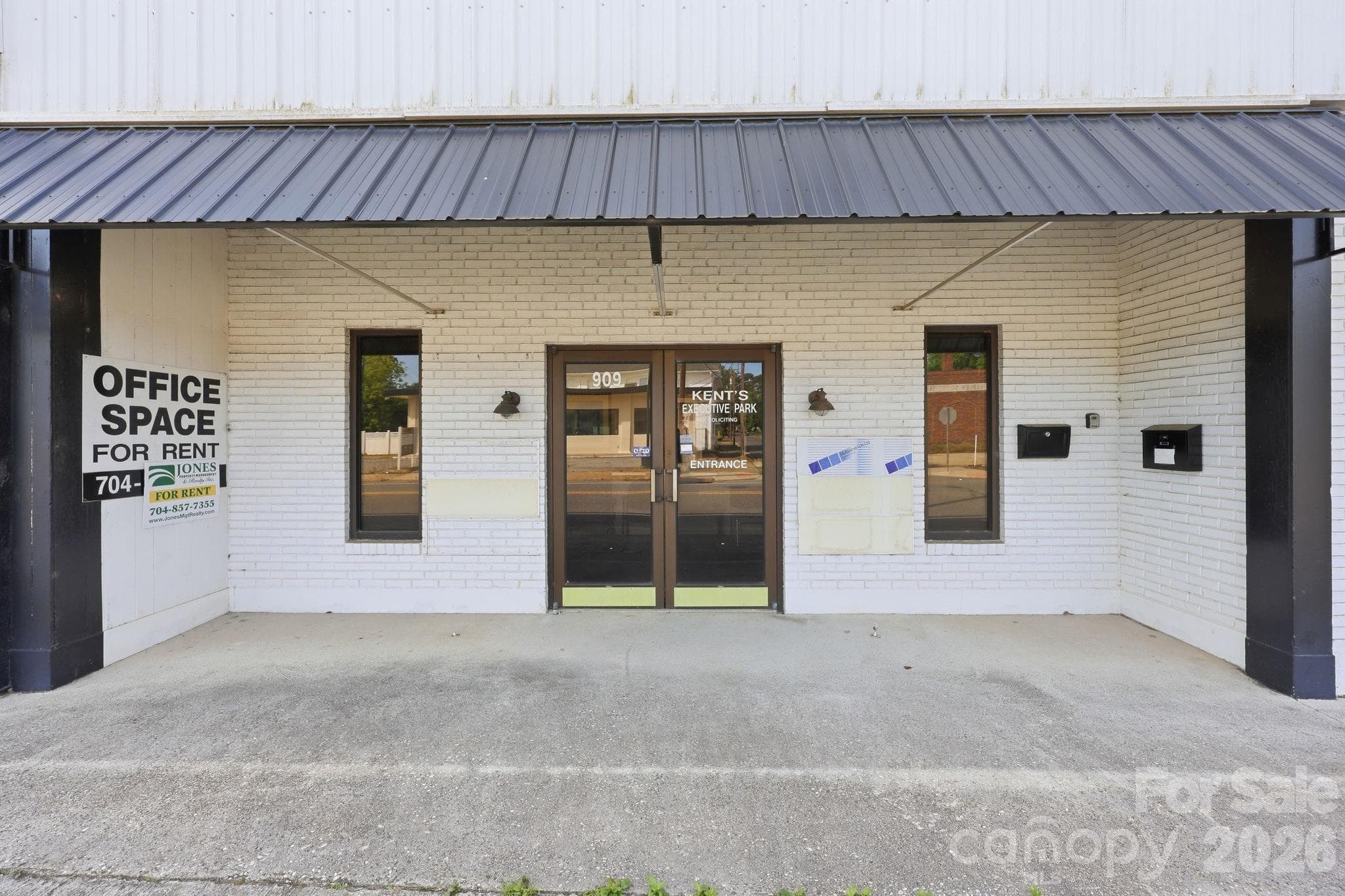 909 S. Main StreetFront door entrance - 909 S Main Street, Salisbury